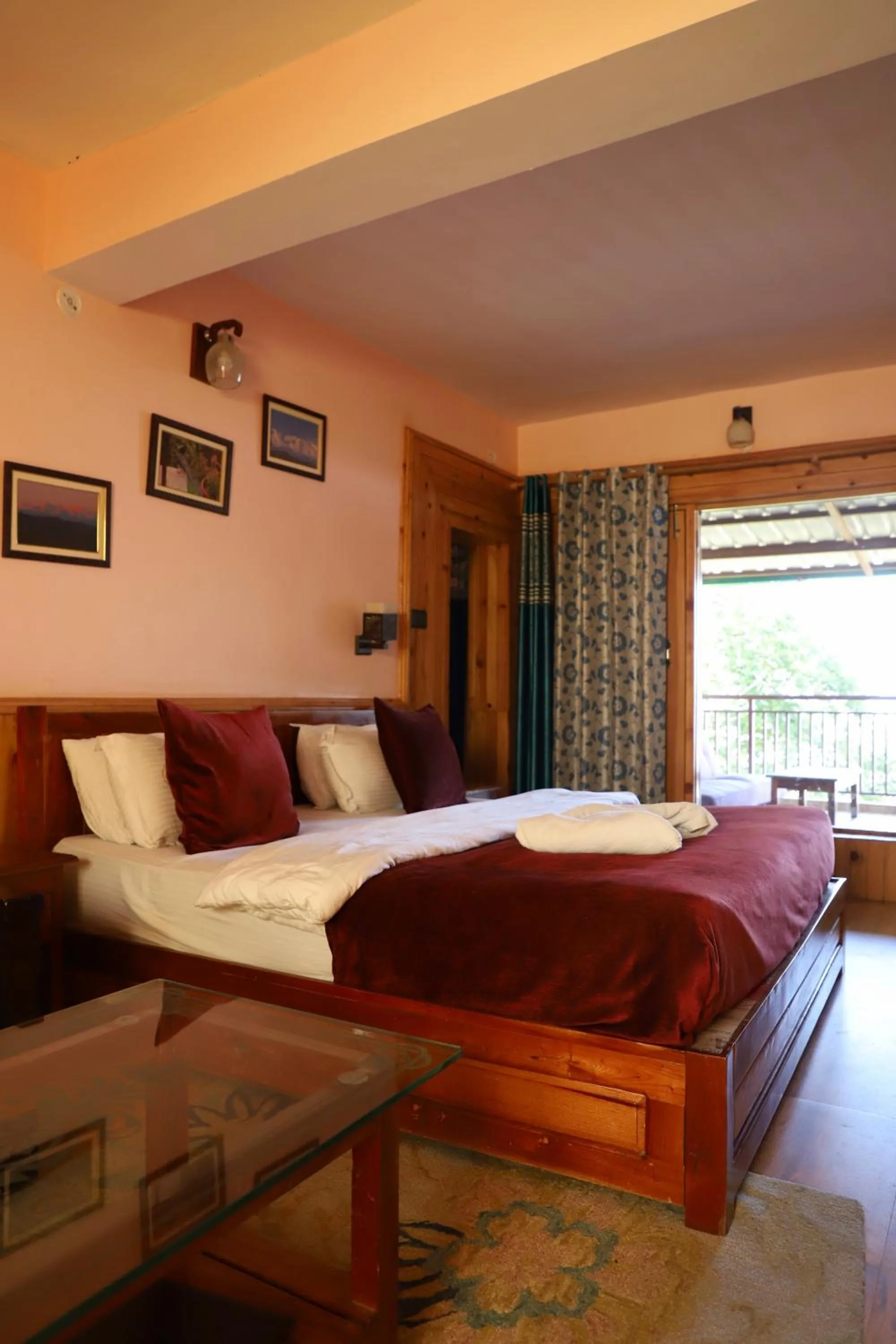 Kasar Himalaya Holiday Resort, Binsar Rd