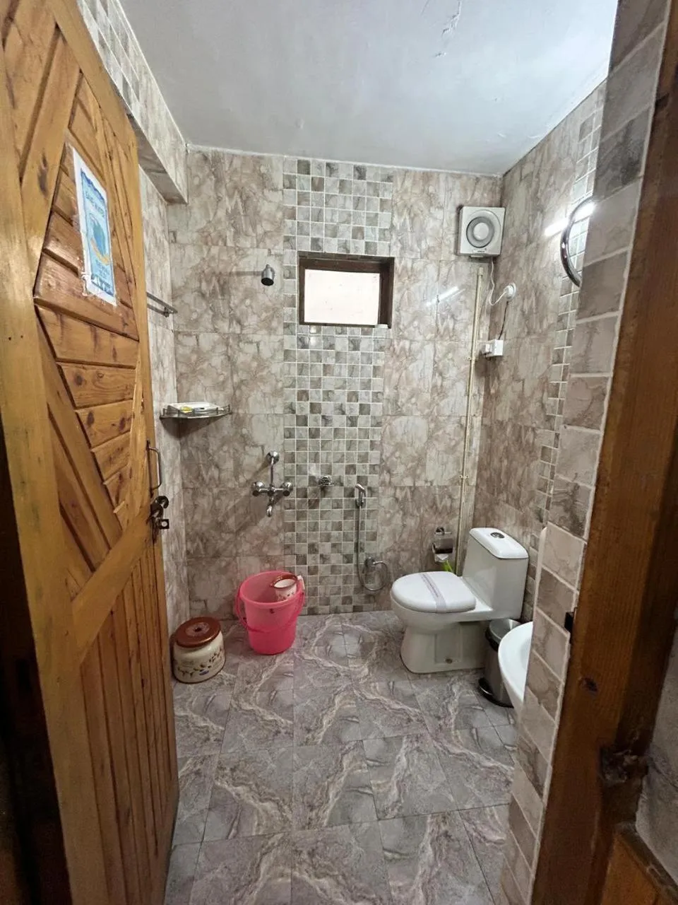 Kasar Himalaya Holiday Resort, Binsar Rd