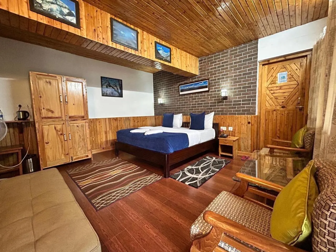 Kasar Himalaya Holiday Resort, Binsar Rd