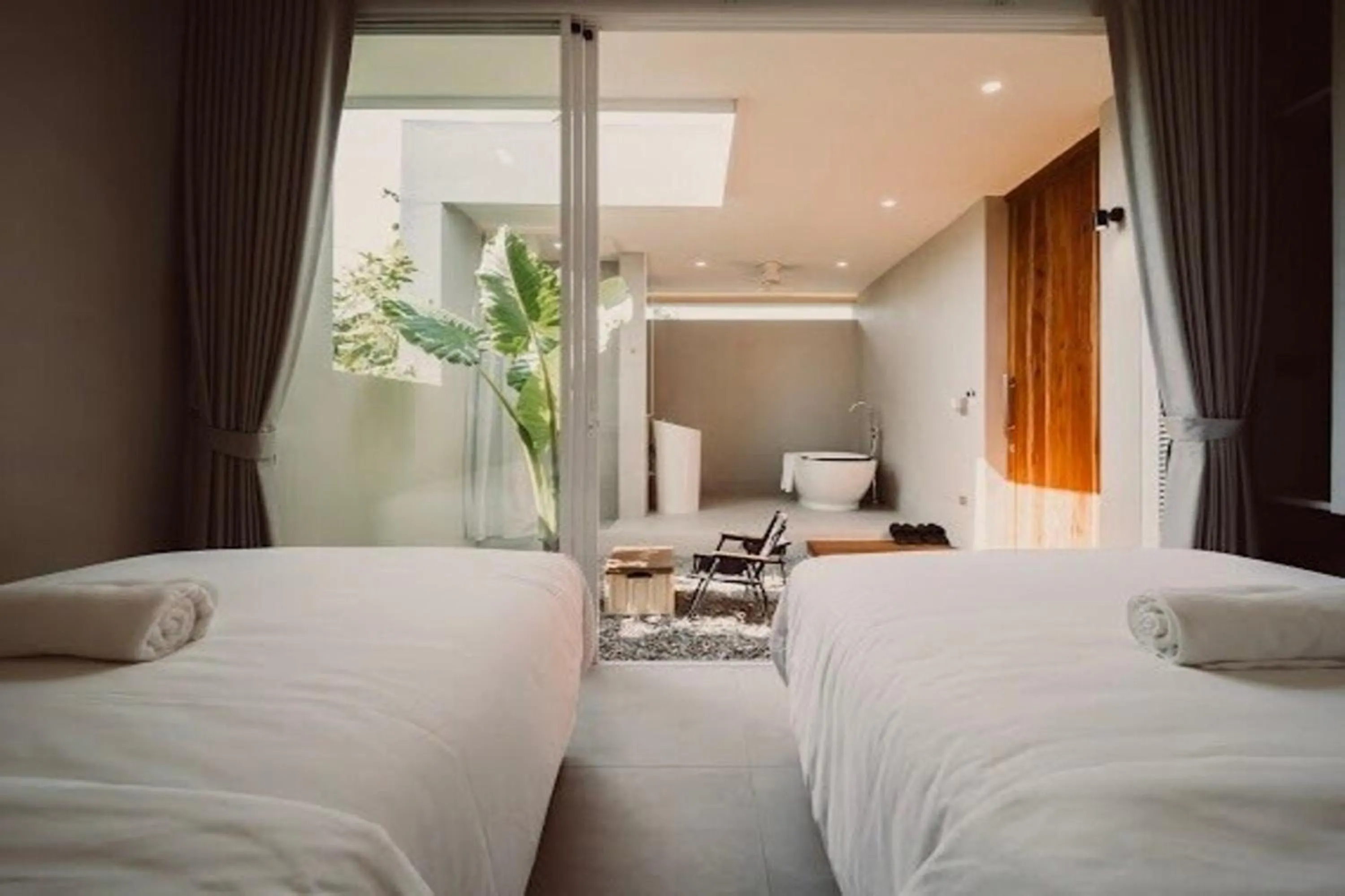 Photo of the whole room, Bed in Mist Villa