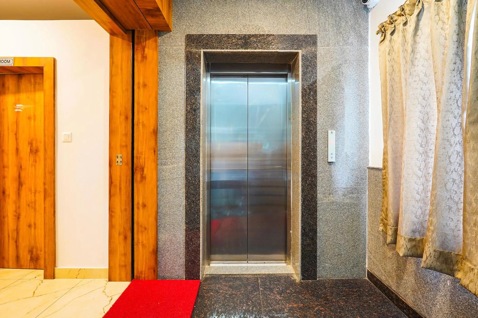 elevator, Bed in FabHotel Royal Grand - Basaveshwar Nagar