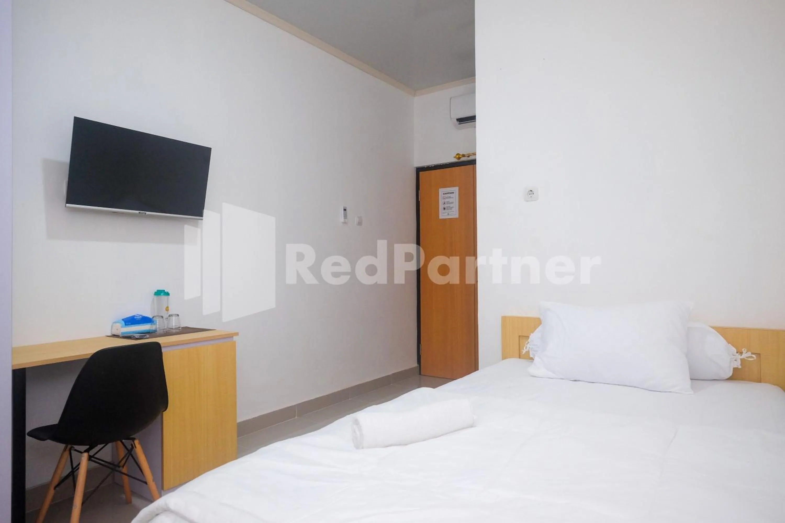 River House Mitra RedDoorz