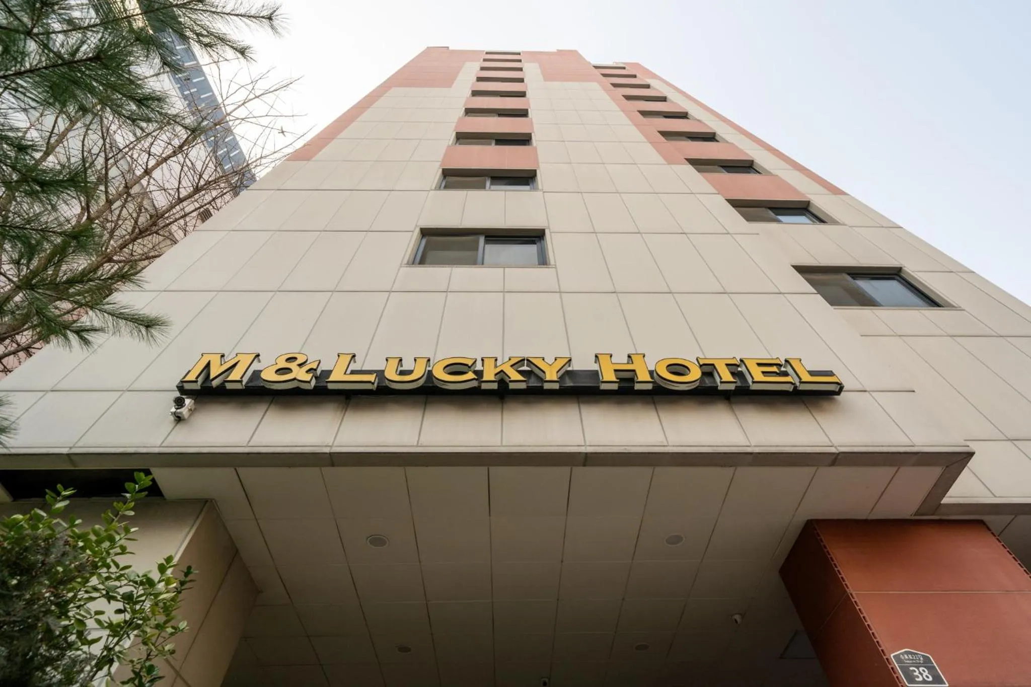 Property building in Mnlucky Hotel