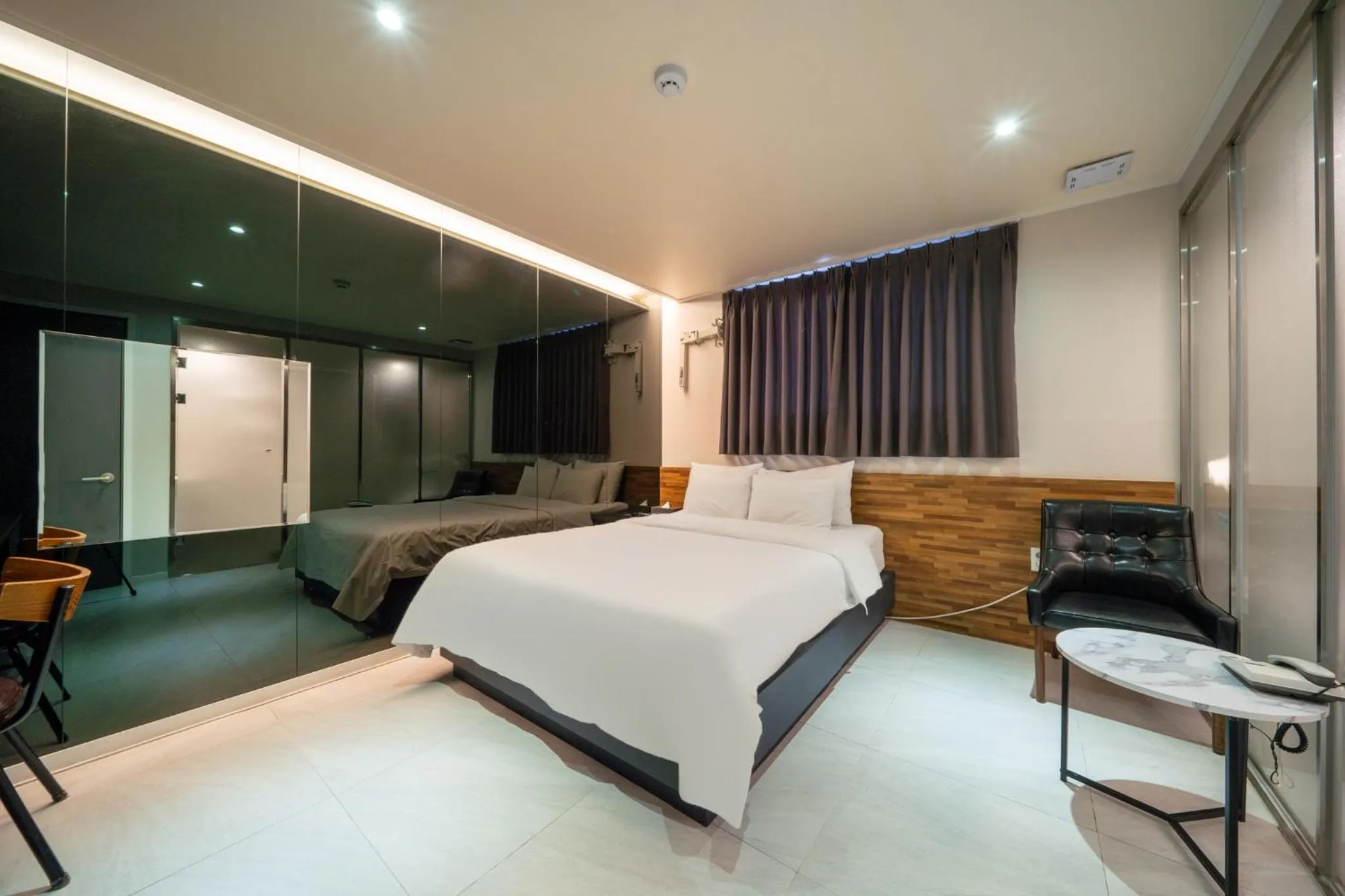 Bed in Mnlucky Hotel