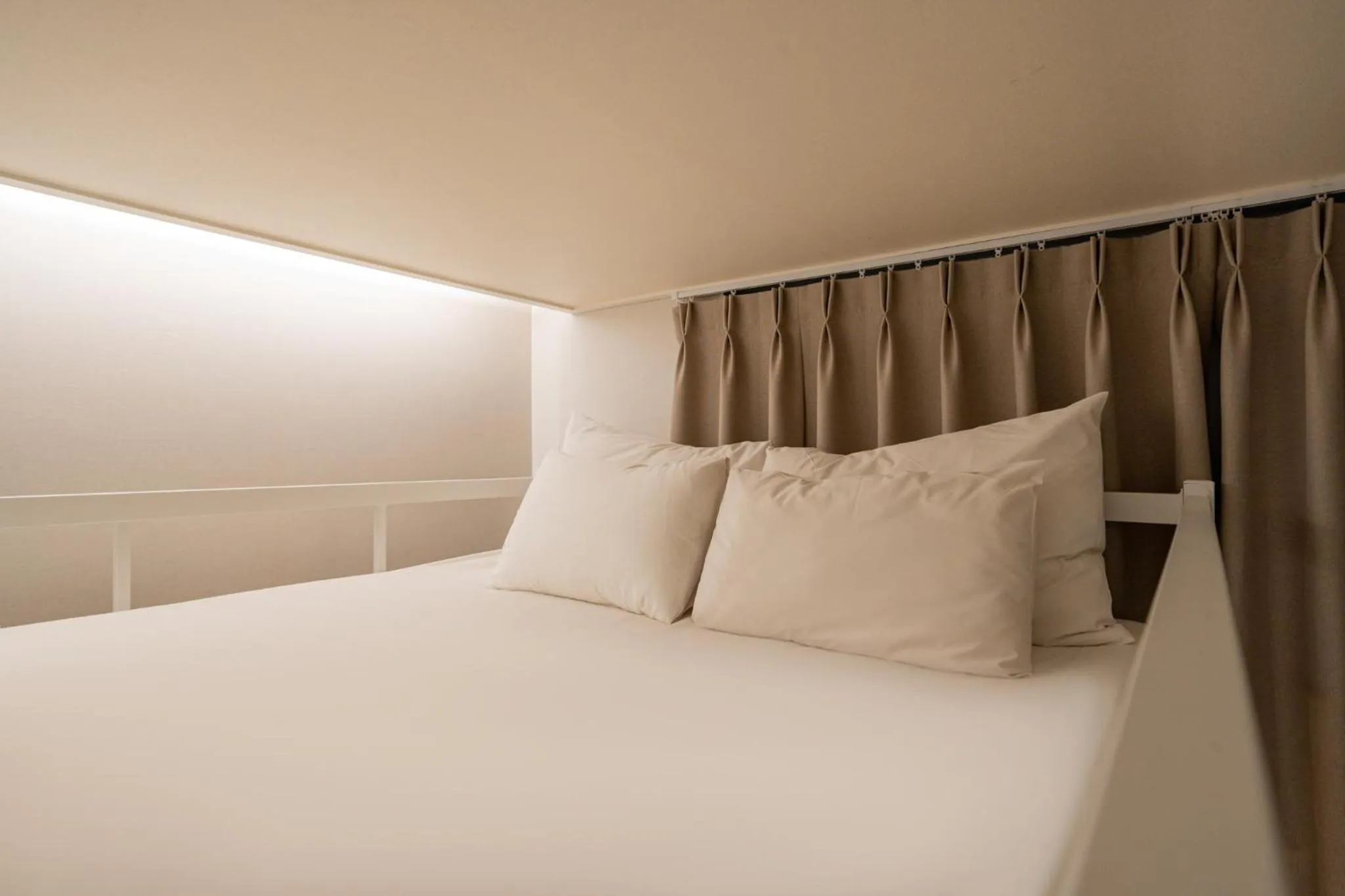 Bed in Mnlucky Hotel