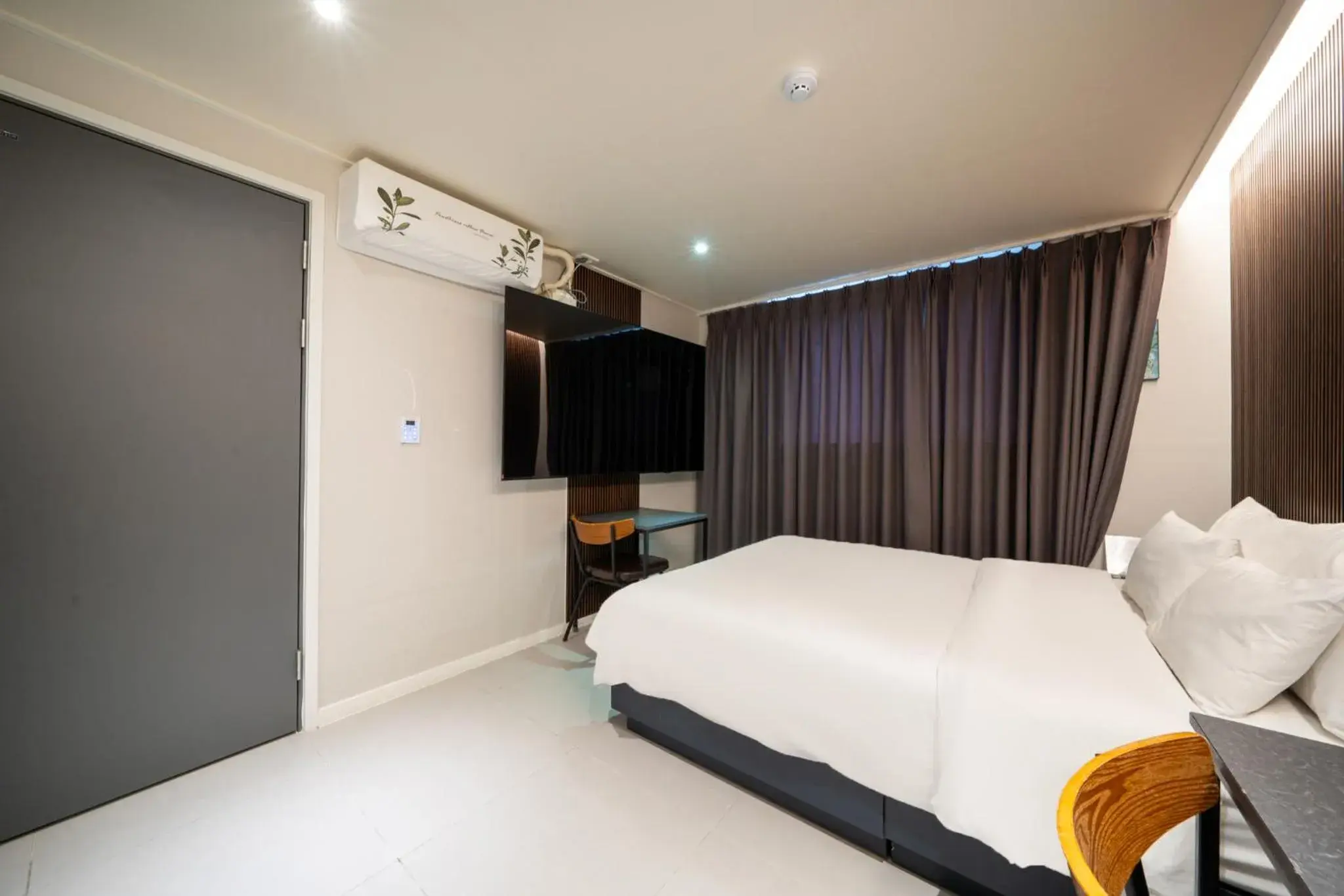 Bed in Mnlucky Hotel Bed in Mnlucky Hotel