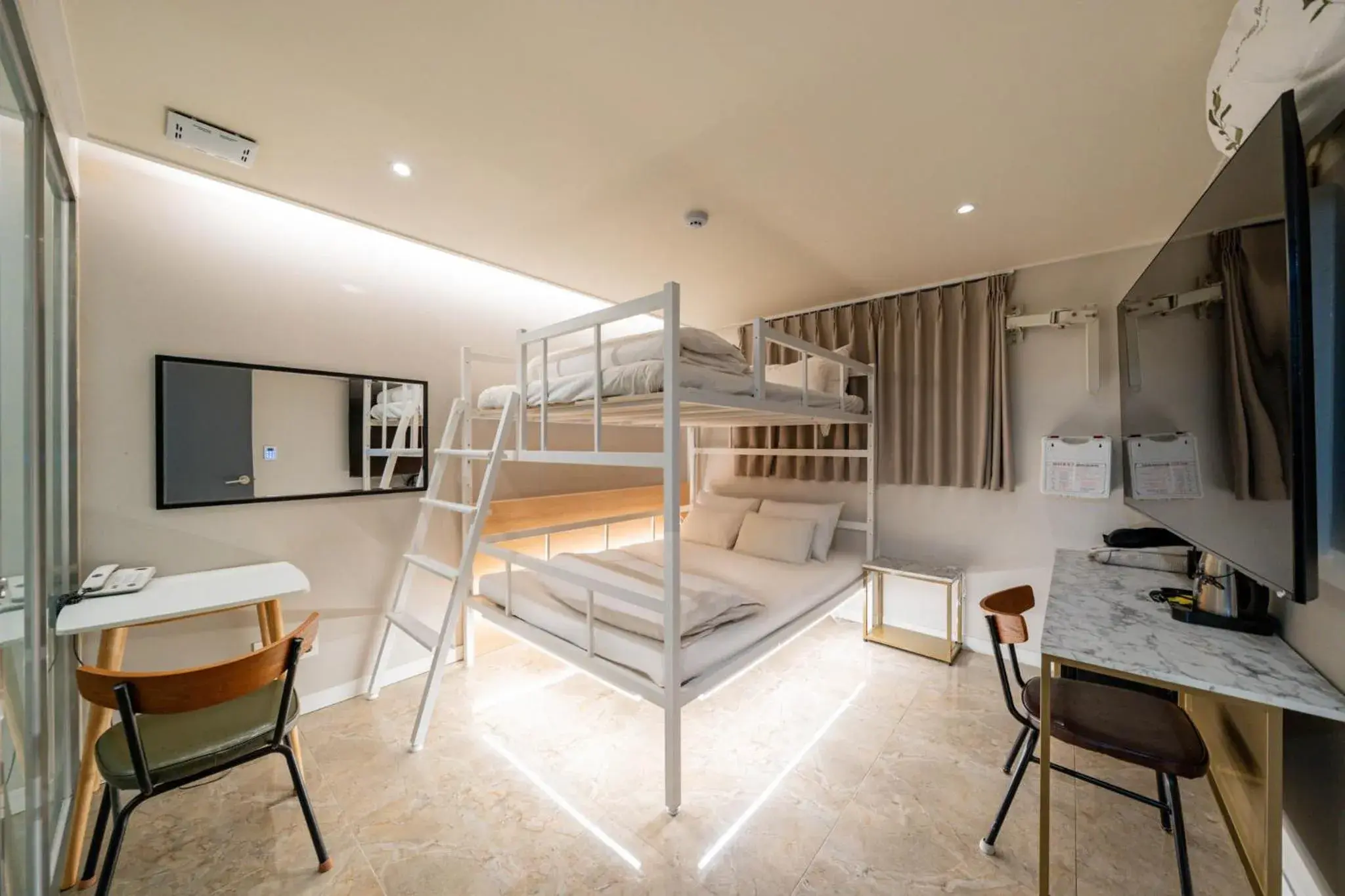 Bed in Mnlucky Hotel Bed in Mnlucky Hotel