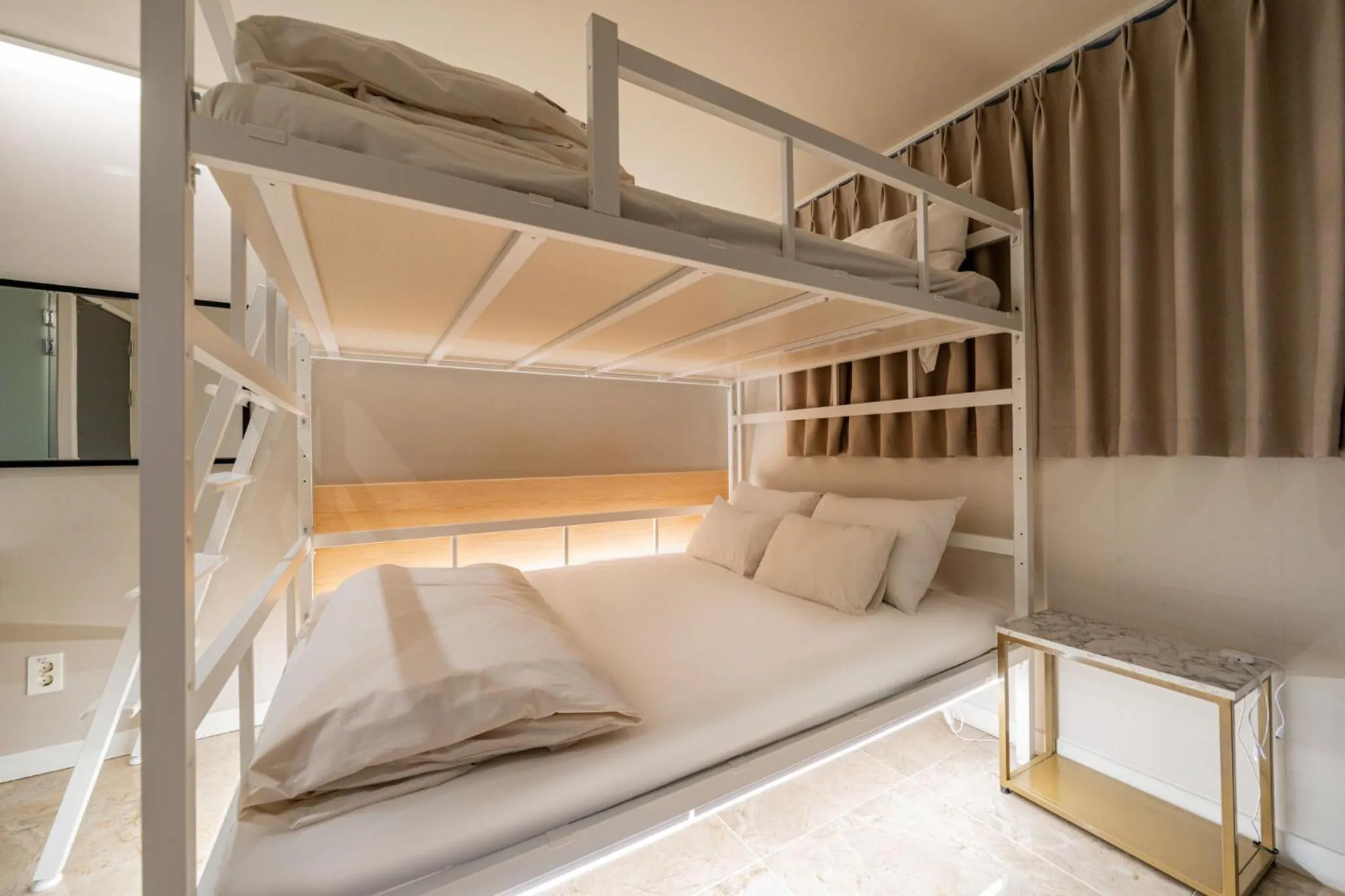 Bed in Mnlucky Hotel