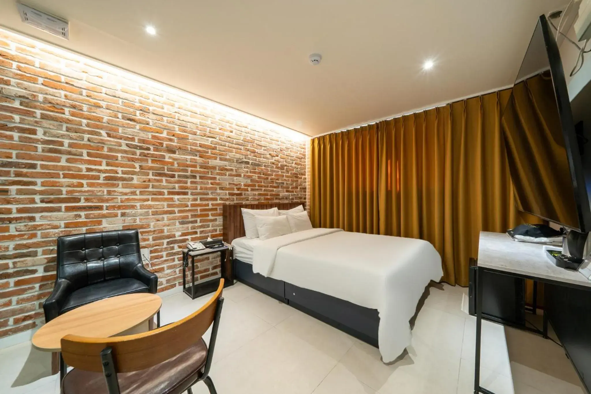 Bed in Mnlucky Hotel Bed in Mnlucky Hotel