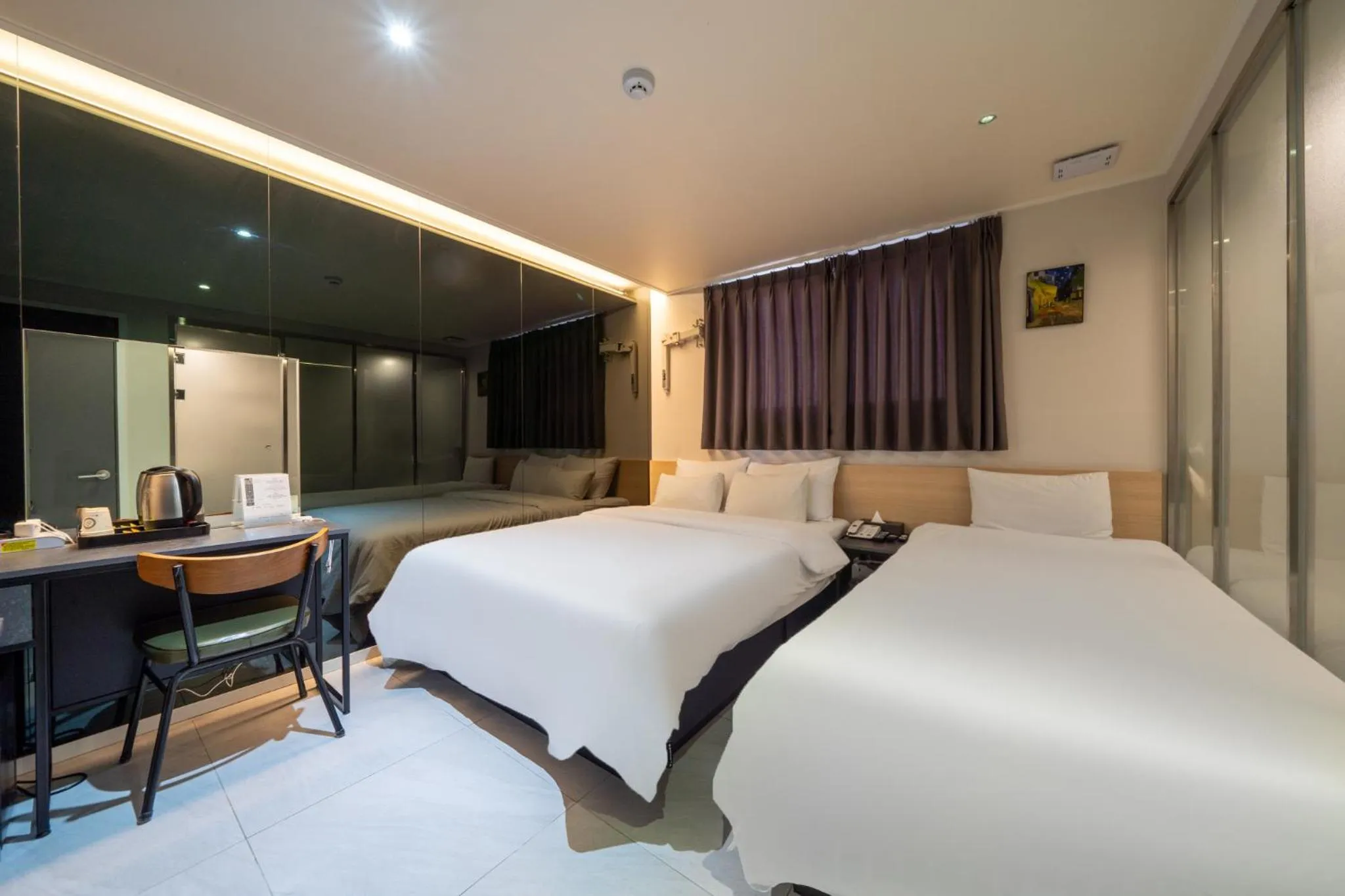 Bed in Mnlucky Hotel