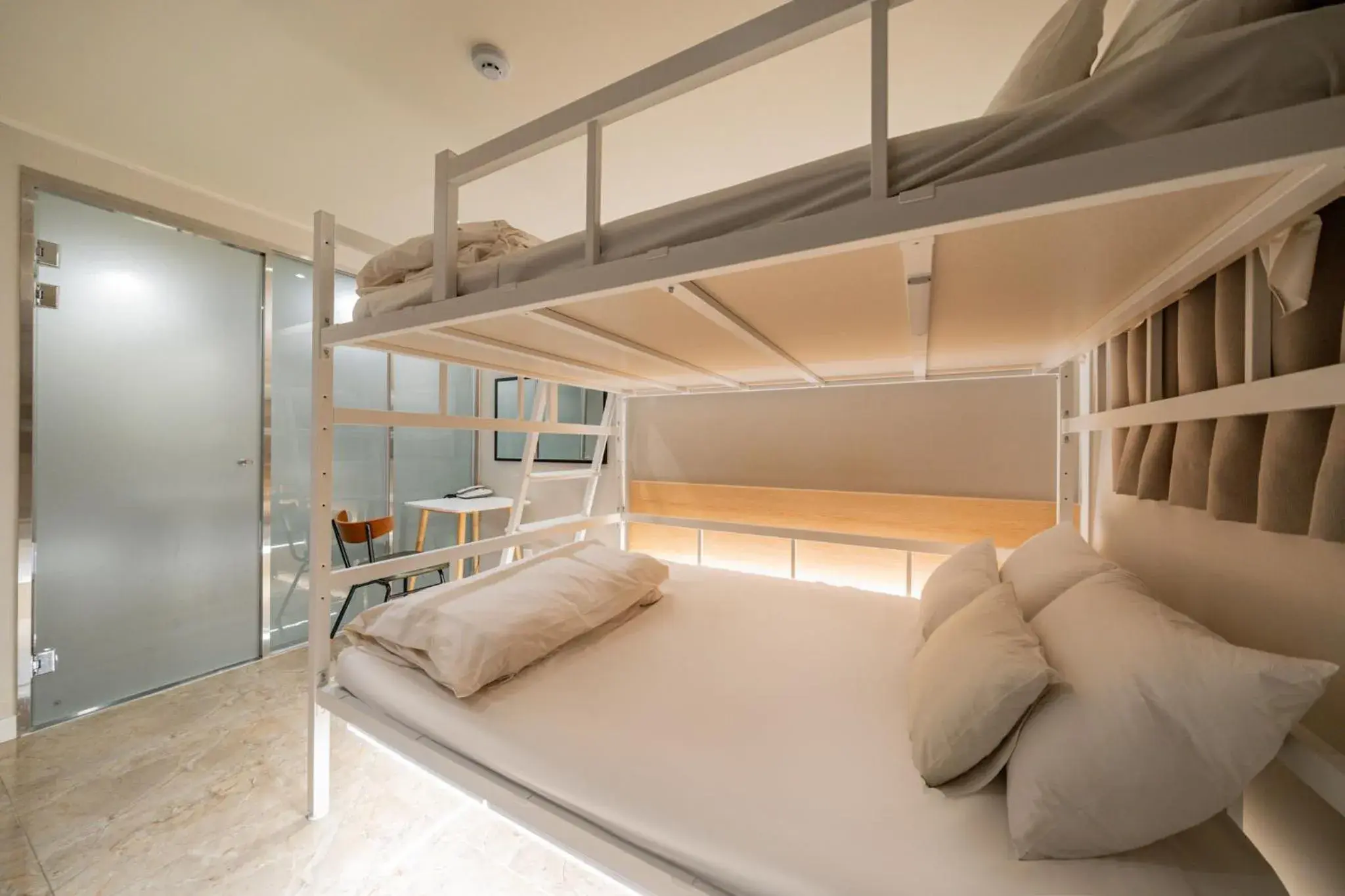 Bed in Mnlucky Hotel Bed in Mnlucky Hotel