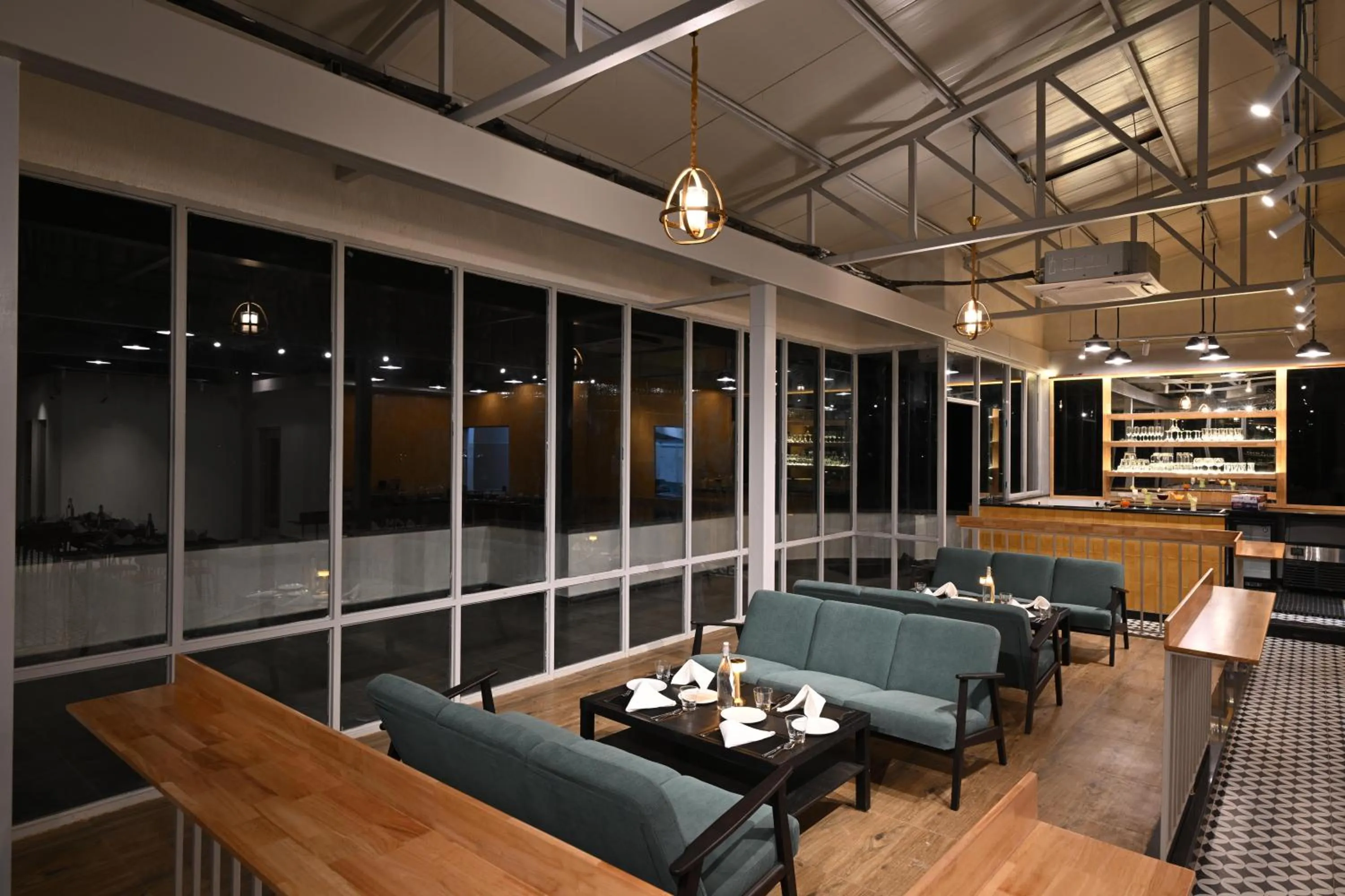 Lounge or bar in Bedzzz Xclusiv Morjim, Goa By Leisure Hotels