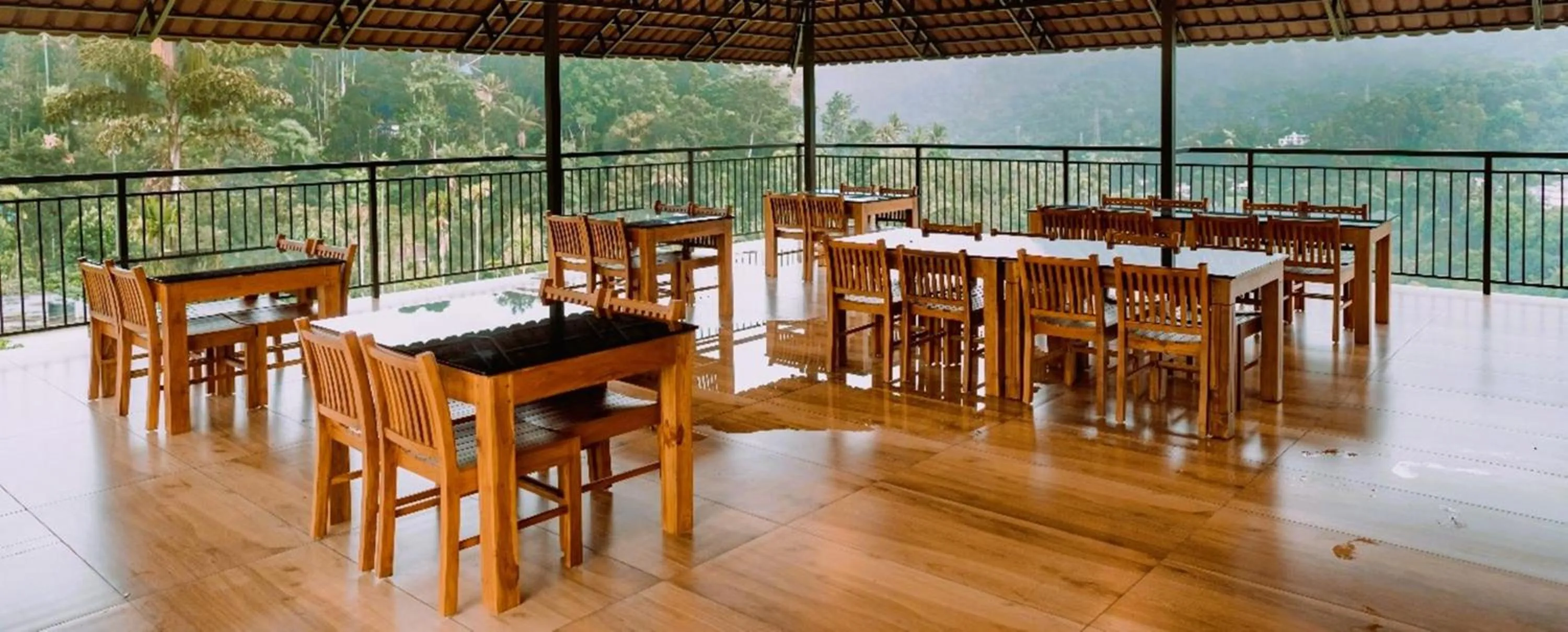 Restaurant/places to eat in Misty Dale Luxury Resort & Spa