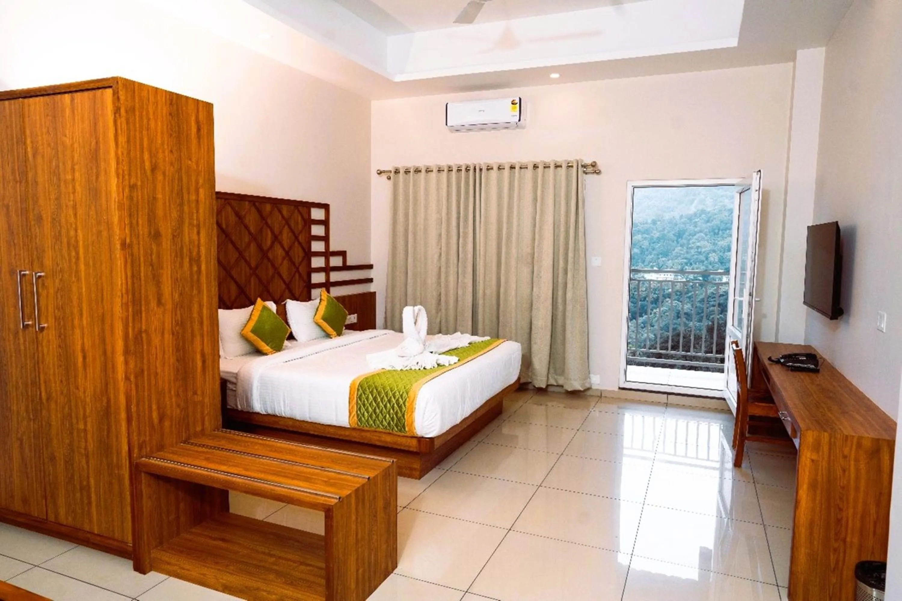 Bedroom, Bed in Misty Dale Luxury Resort & Spa