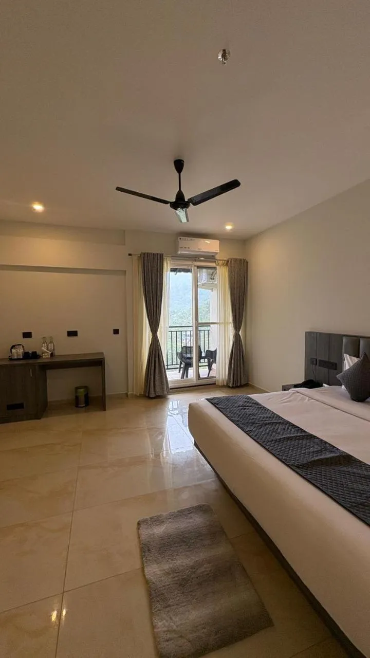 Bedroom, Bed in Misty Dale Luxury Resort & Spa