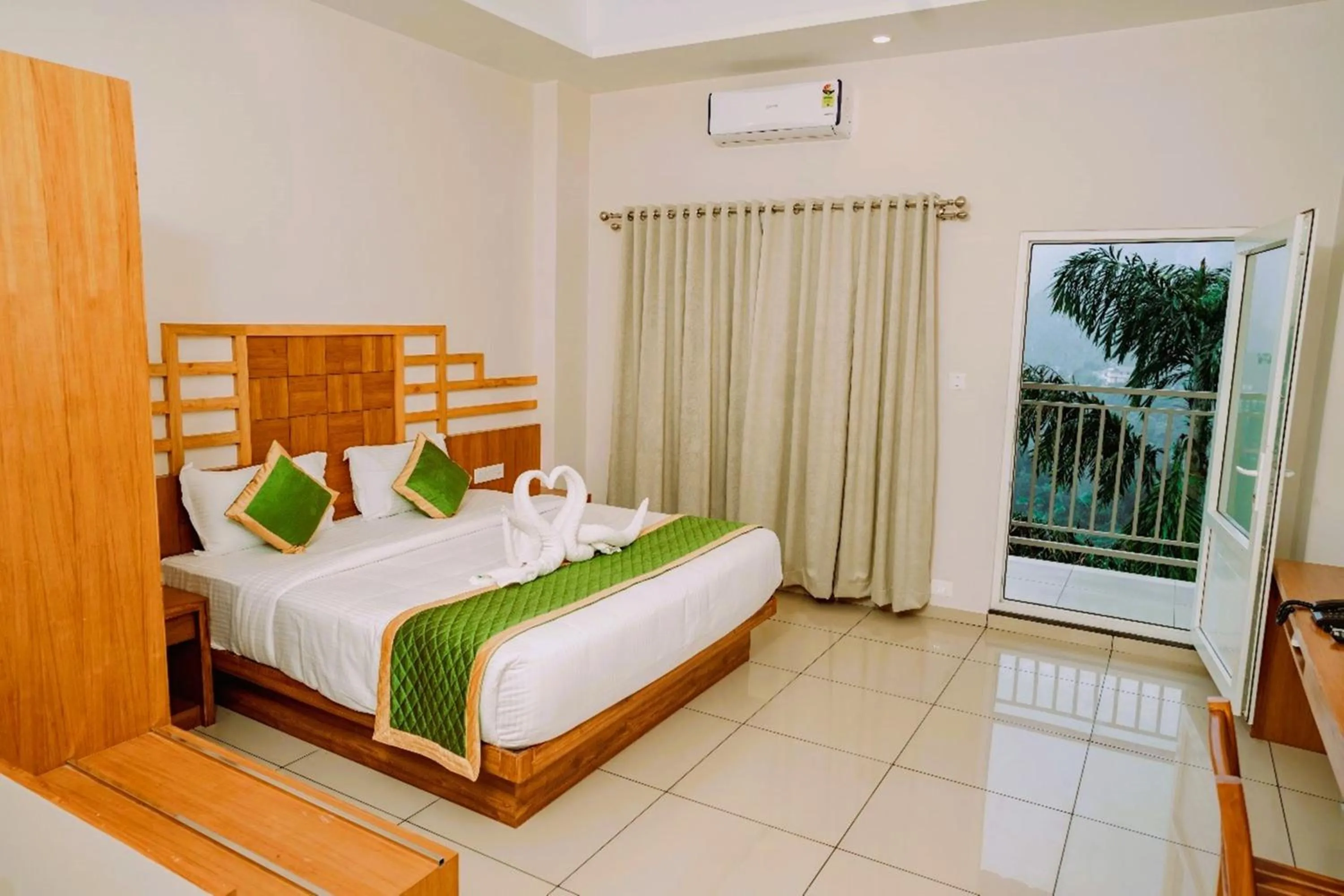 Bedroom, Bed in Misty Dale Luxury Resort & Spa