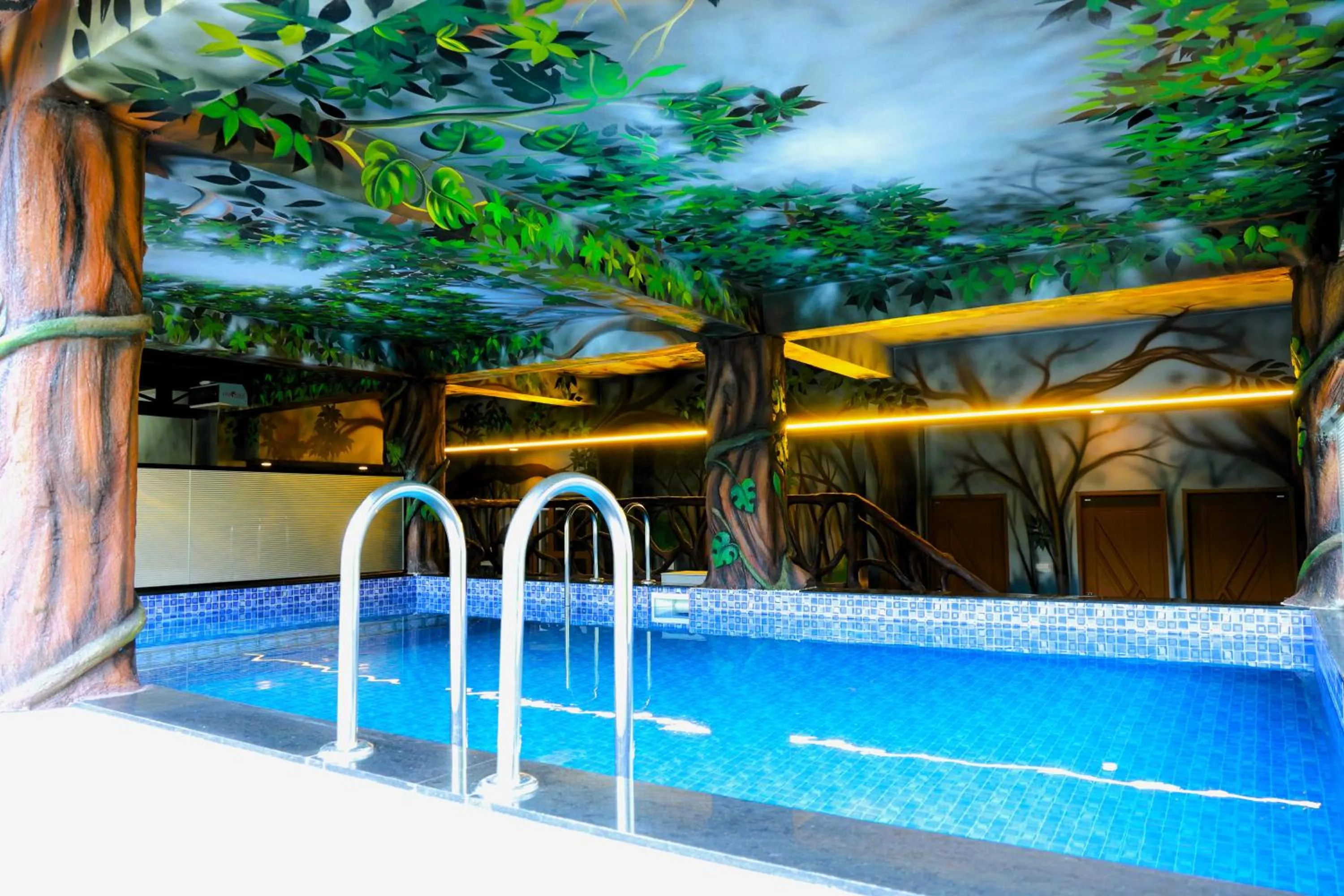 Swimming pool in Misty Dale Luxury Resort & Spa