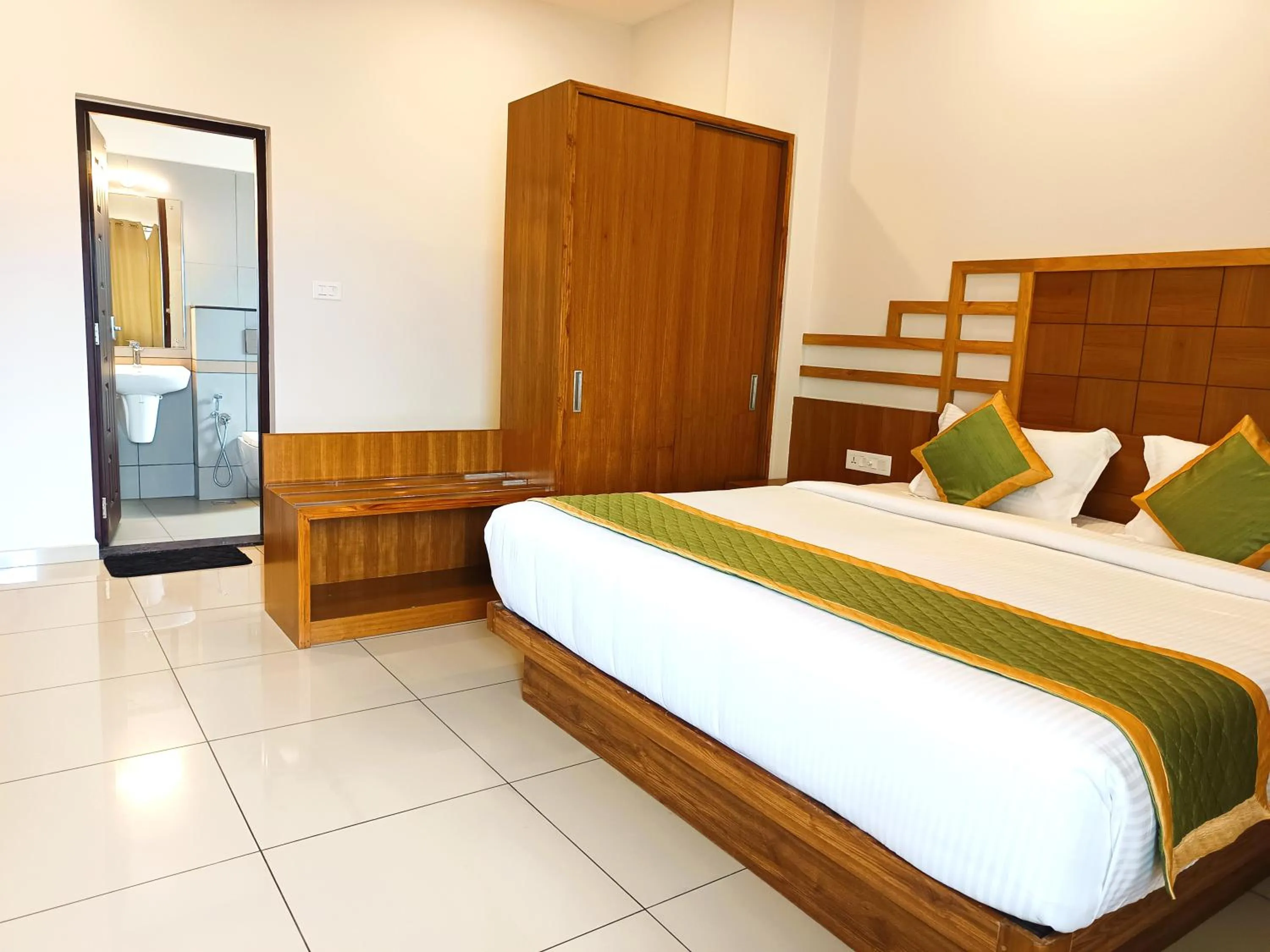 Bedroom, Bed in Misty Dale Luxury Resort & Spa