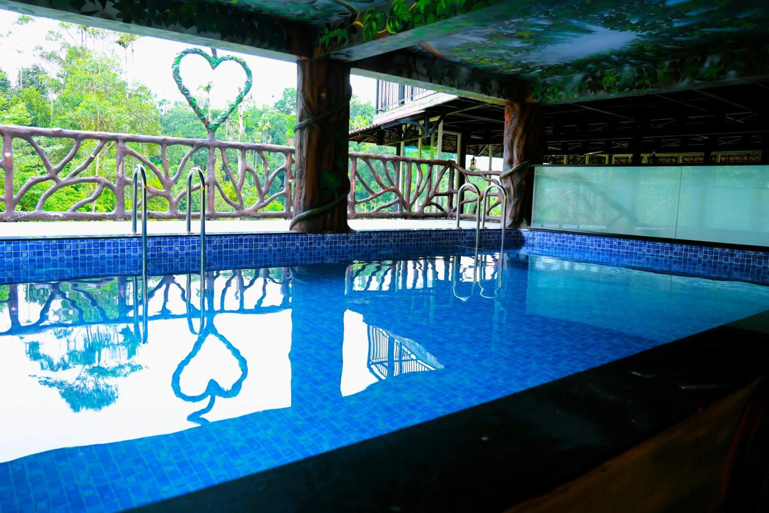 Swimming pool in Misty Dale Luxury Resort & Spa