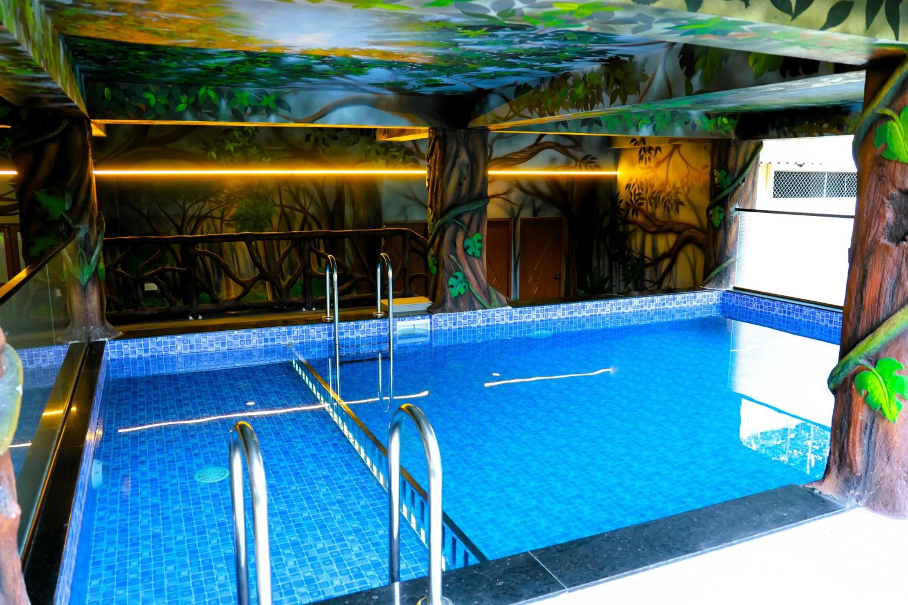 Swimming pool in Misty Dale Luxury Resort & Spa