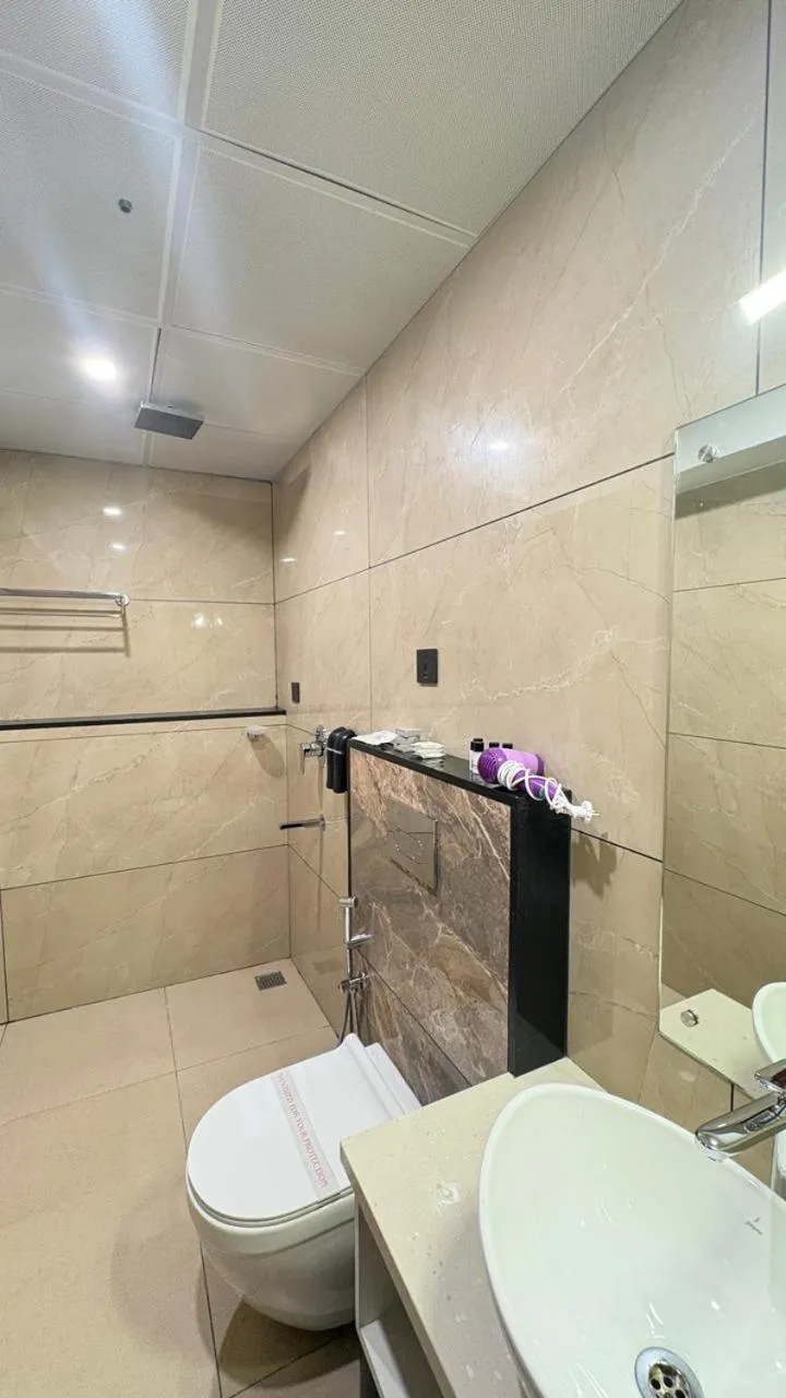 Toilet in Misty Dale Luxury Resort & Spa