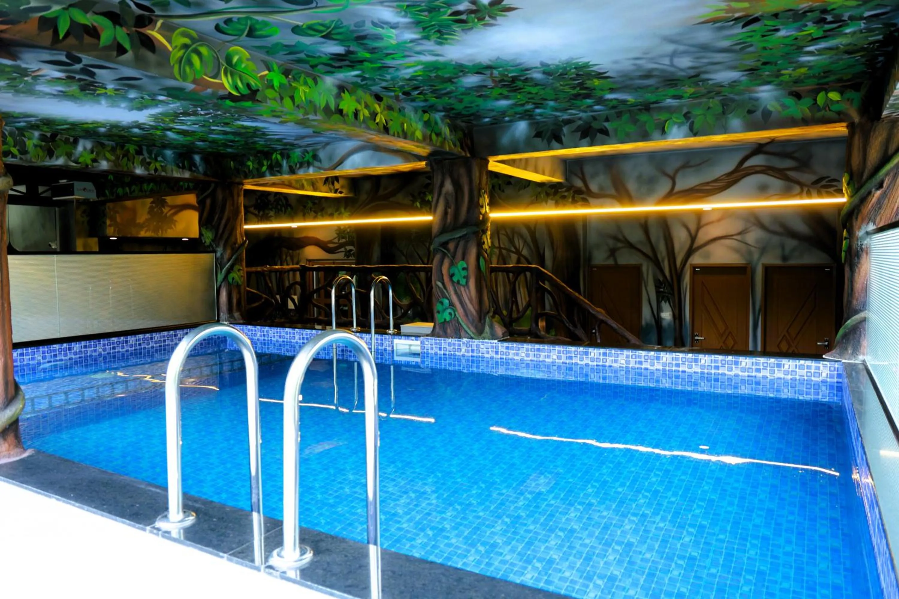 Swimming pool in Misty Dale Luxury Resort & Spa