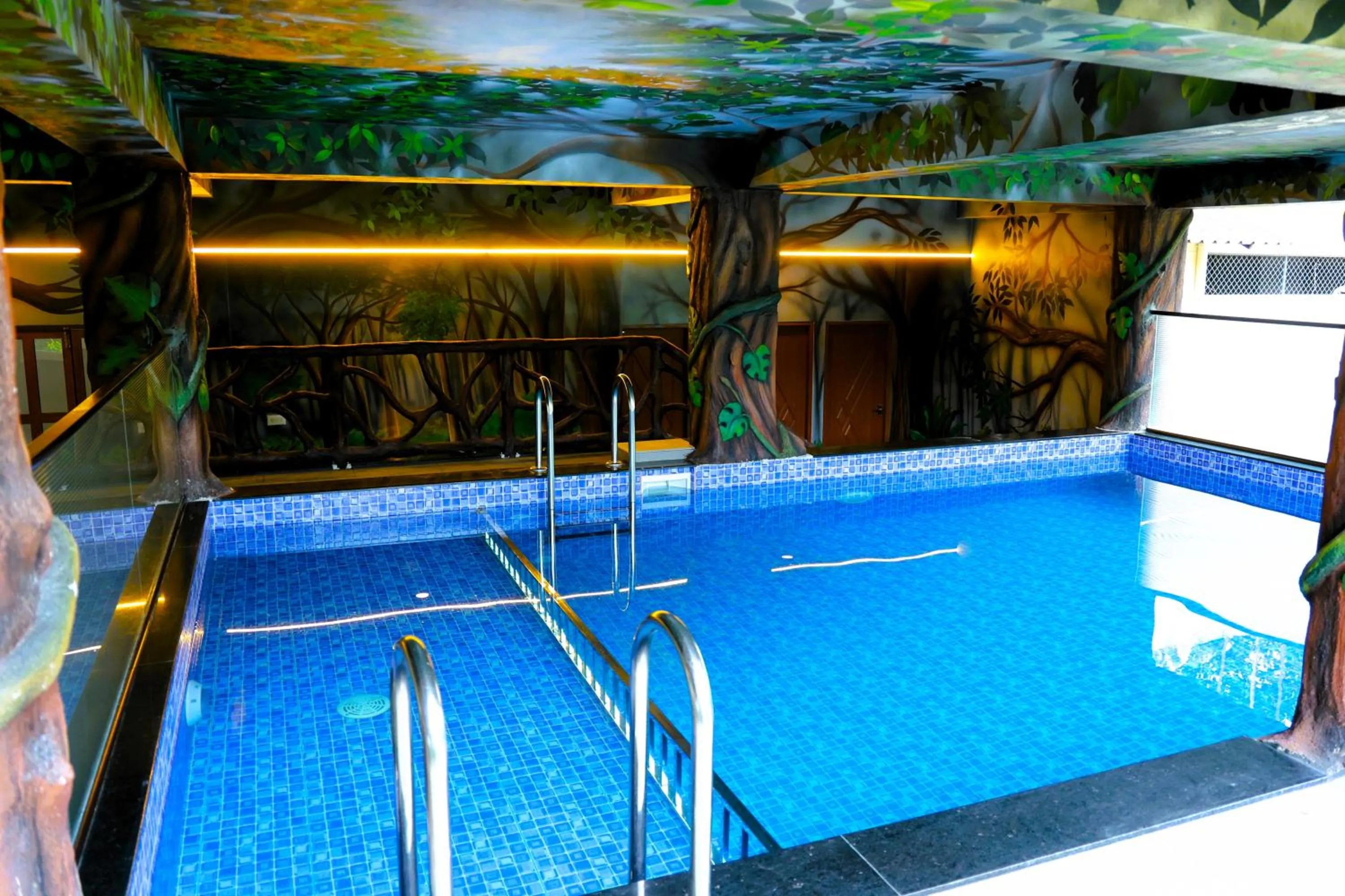 Swimming pool in Misty Dale Luxury Resort & Spa