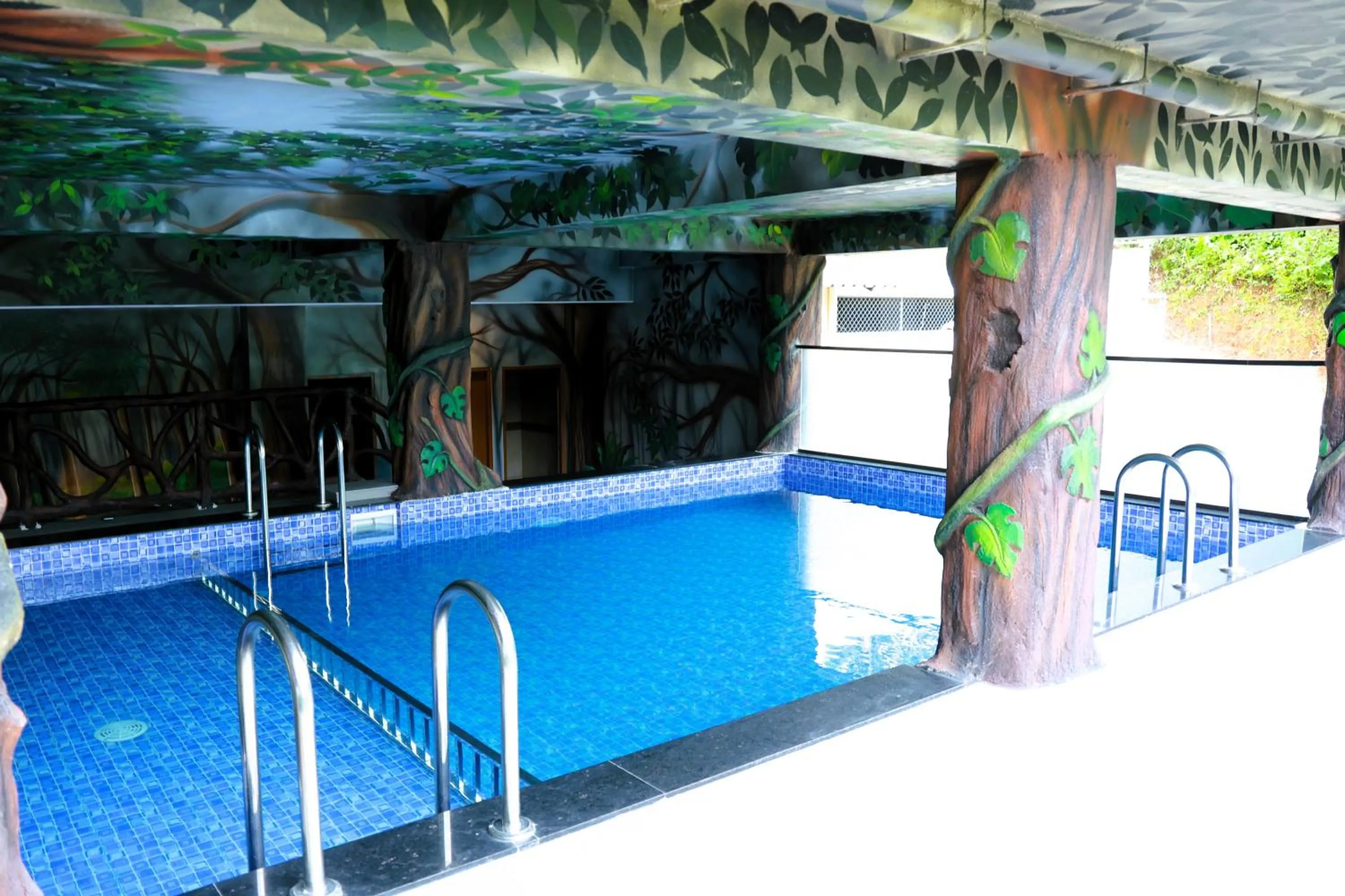 Swimming pool in Misty Dale Luxury Resort & Spa