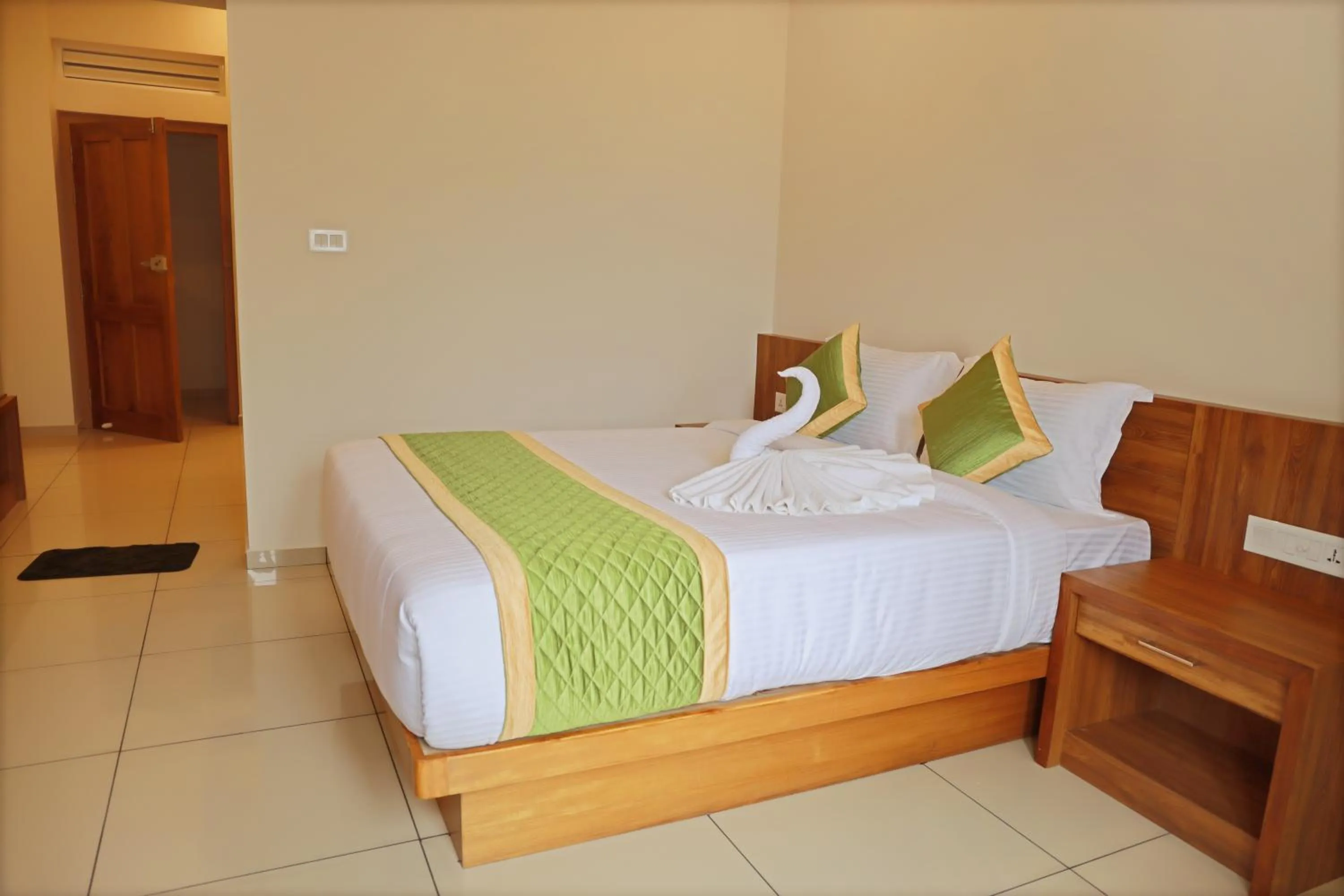 Bedroom, Bed in Misty Dale Luxury Resort & Spa