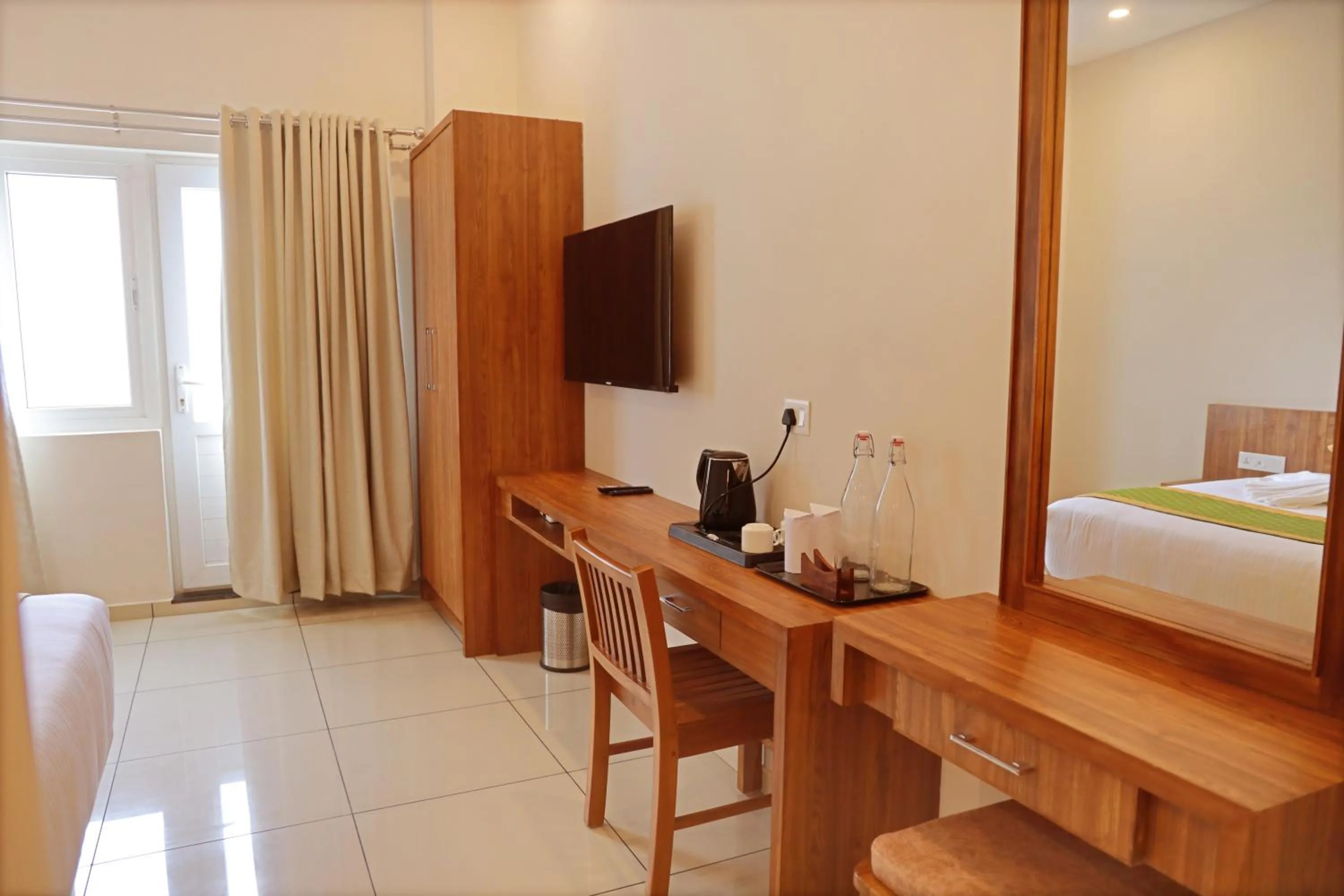 TV and multimedia, Bed in Misty Dale Luxury Resort & Spa