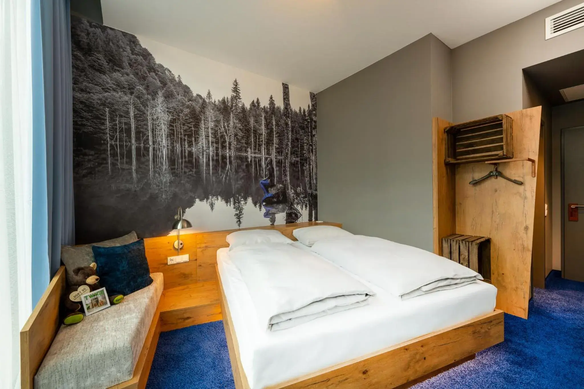 Doppelzimmer „COMFY“ mit Kingsize-Bett in mightyTwice Hotel Achern Doppelzimmer „COMFY“ mit Kingsize-Bett in mightyTwice Hotel Achern