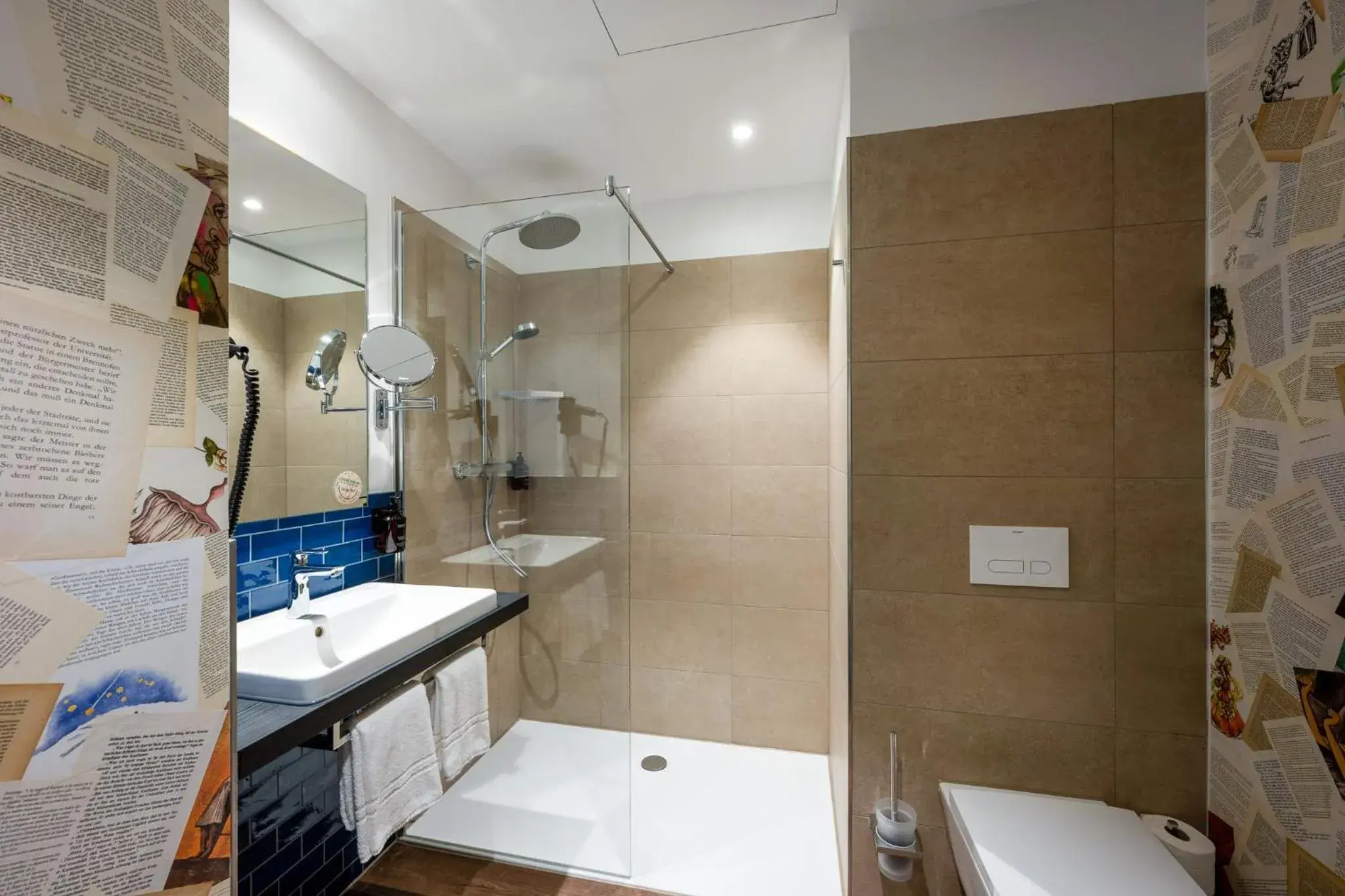 Doppelzimmer „COMFY“ mit Kingsize-Bett in mightyTwice Hotel Achern Doppelzimmer „COMFY“ mit Kingsize-Bett in mightyTwice Hotel Achern