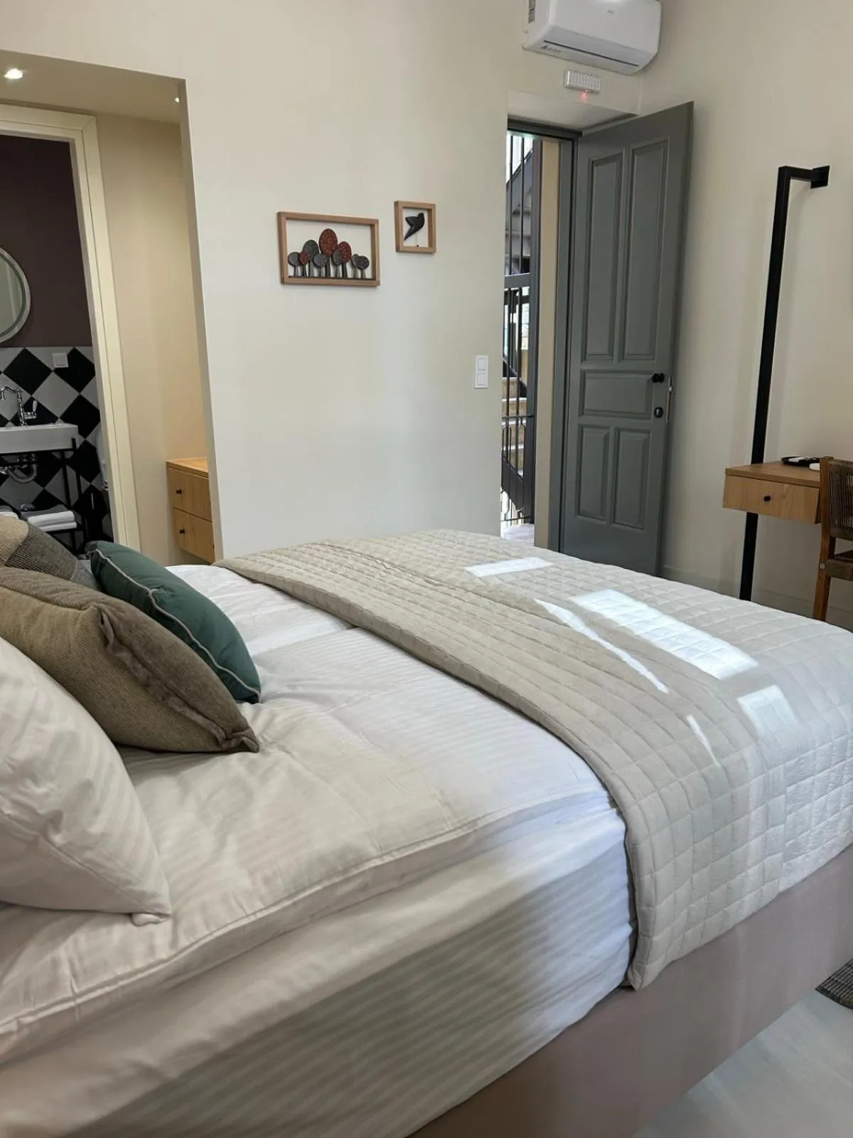 Bed in Living Yard Acropolis