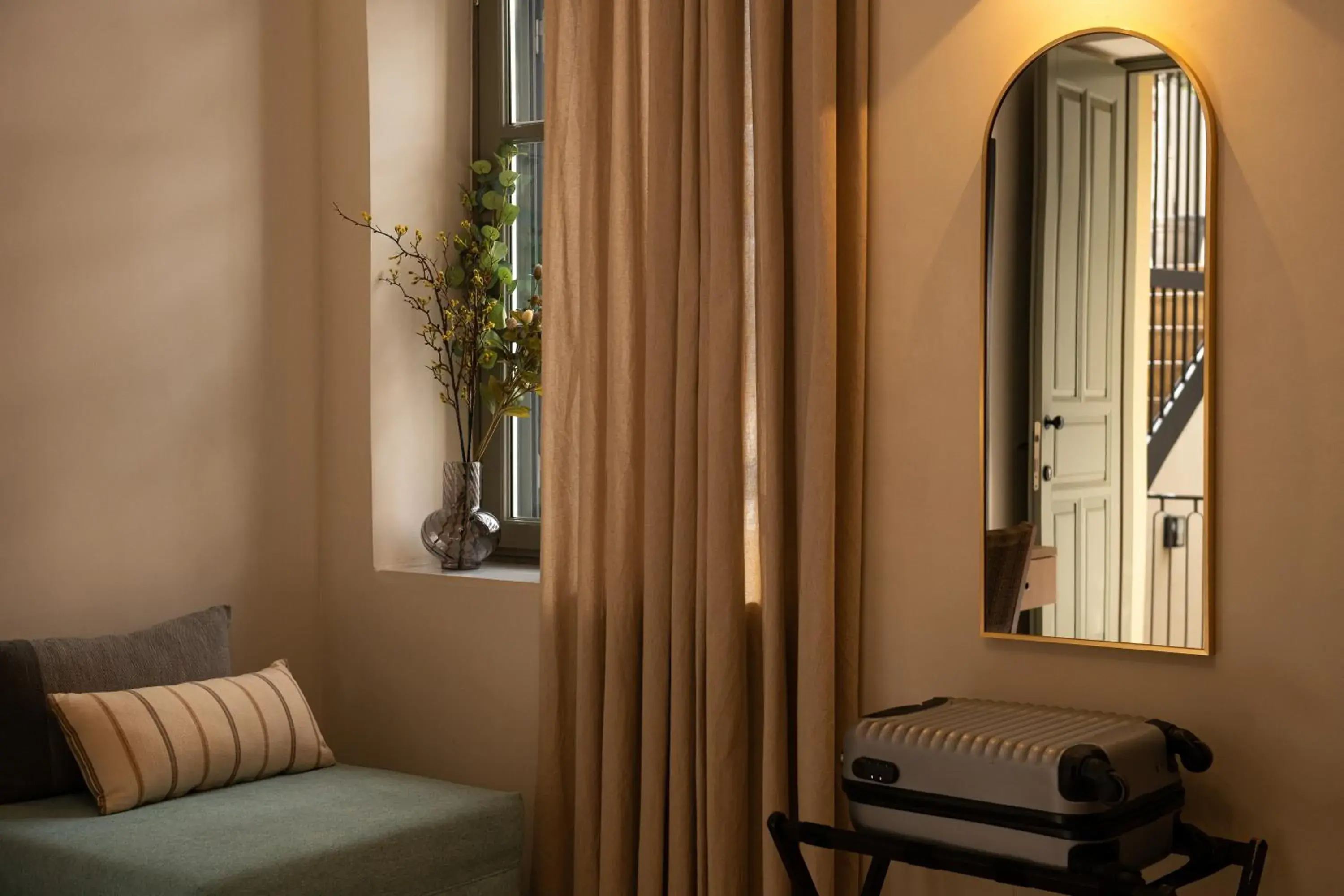 Photo of the whole room in Living Yard Acropolis Photo of the whole room in Living Yard Acropolis