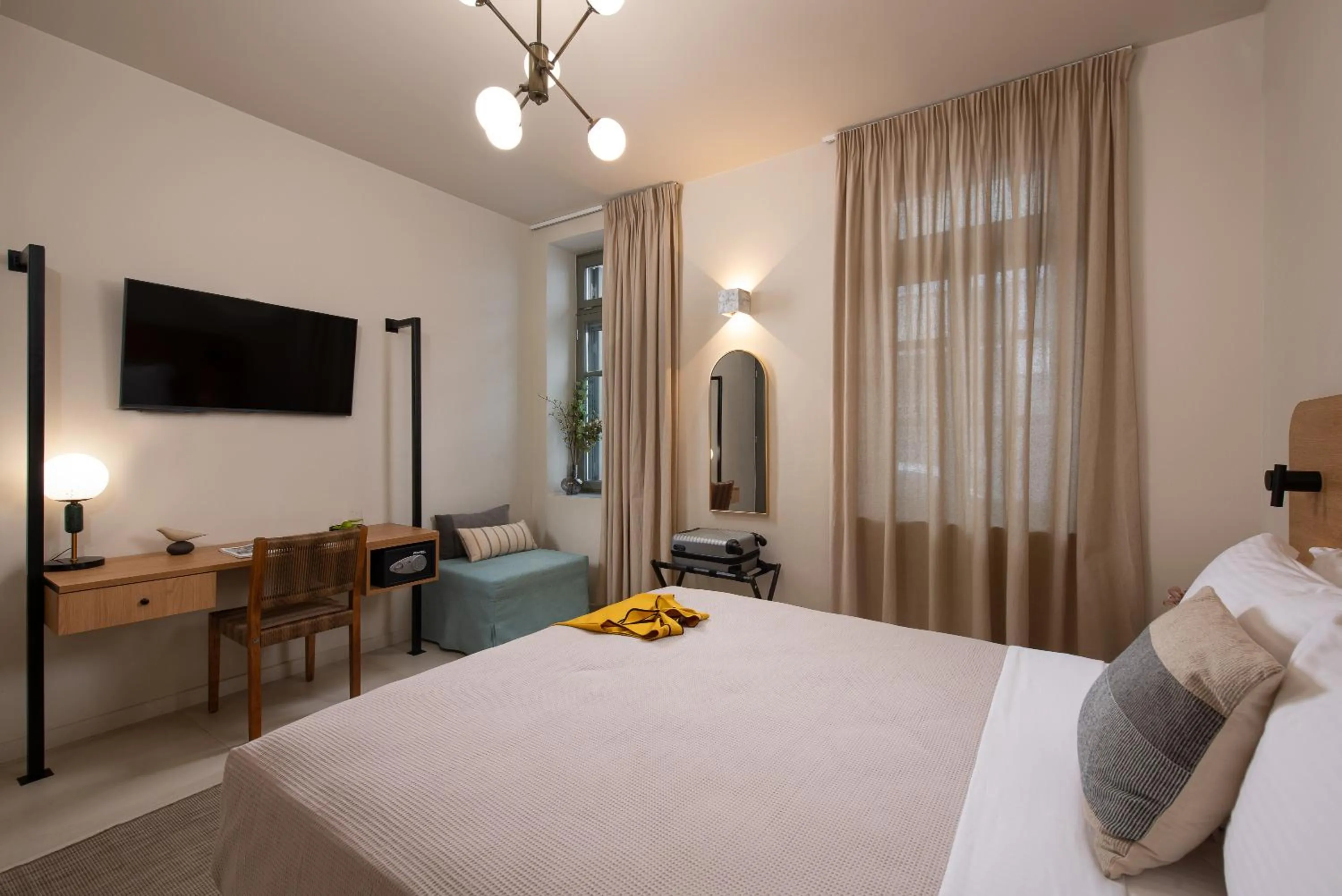 Bed in Living Yard Acropolis