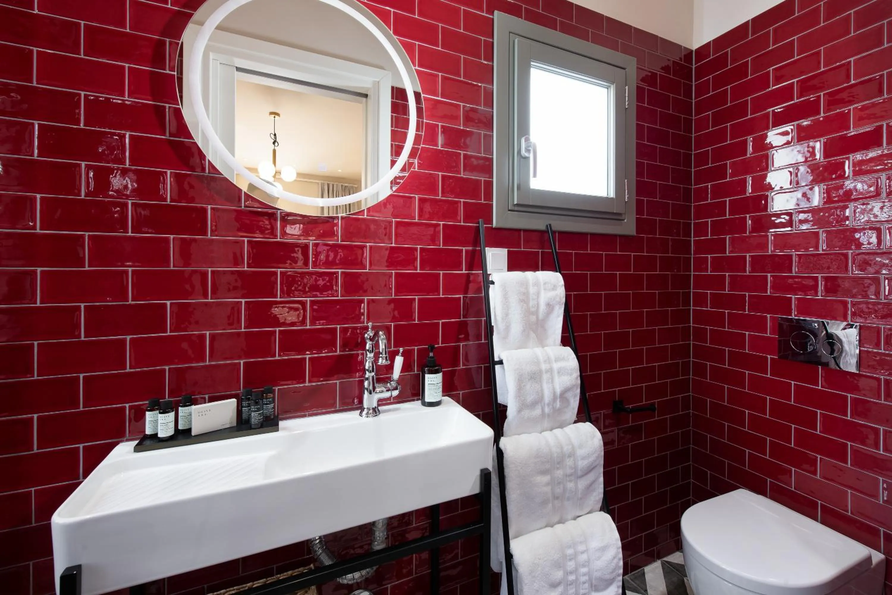 Toilet in Living Yard Acropolis