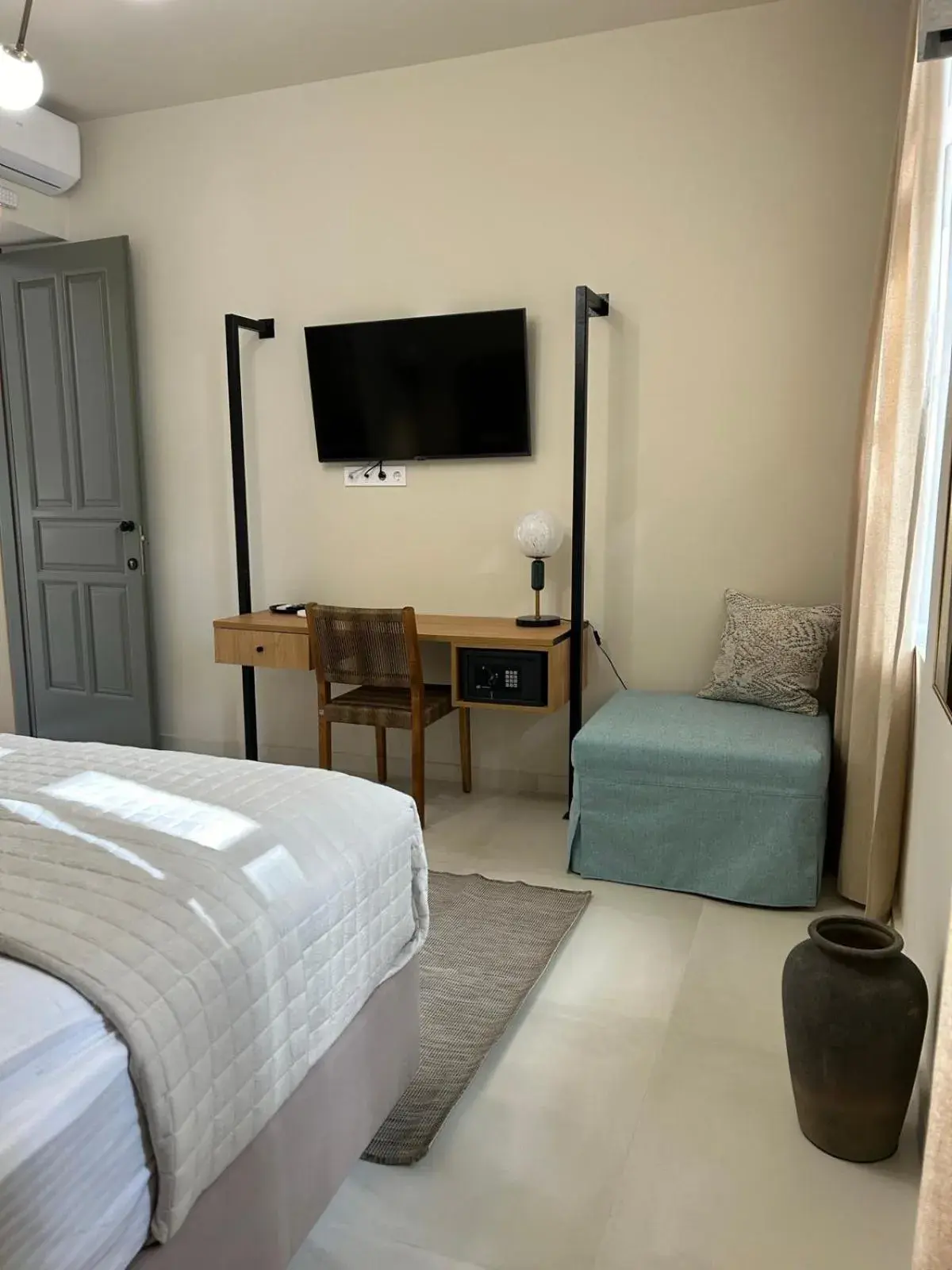 Bed in Living Yard Acropolis Bed in Living Yard Acropolis