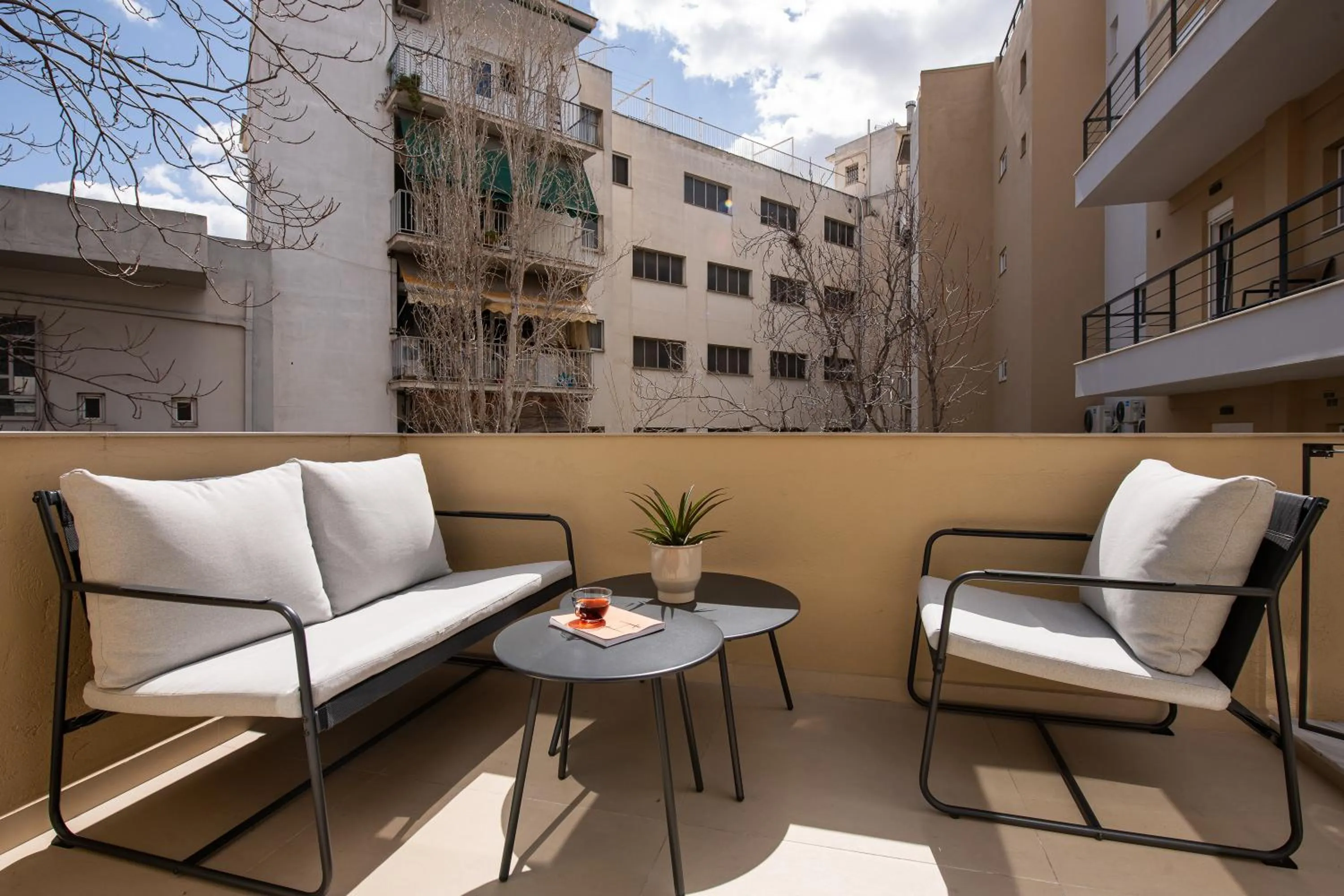 Balcony/Terrace in Living Yard Acropolis