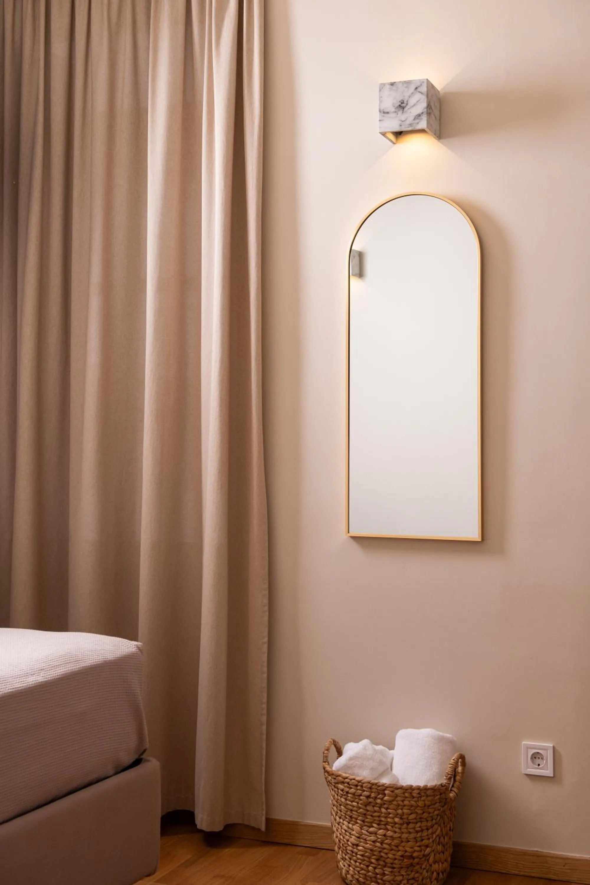 Photo of the whole room, Bed in Living Yard Acropolis