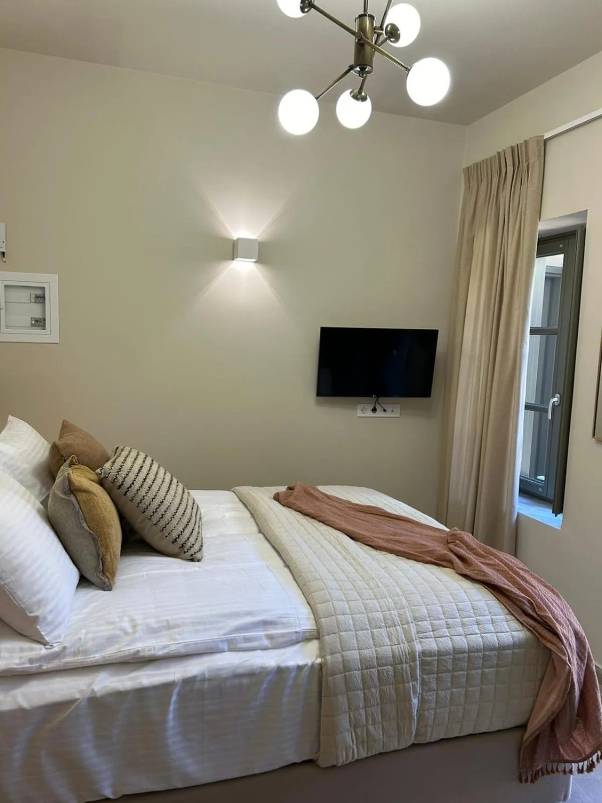 Bed in Living Yard Acropolis