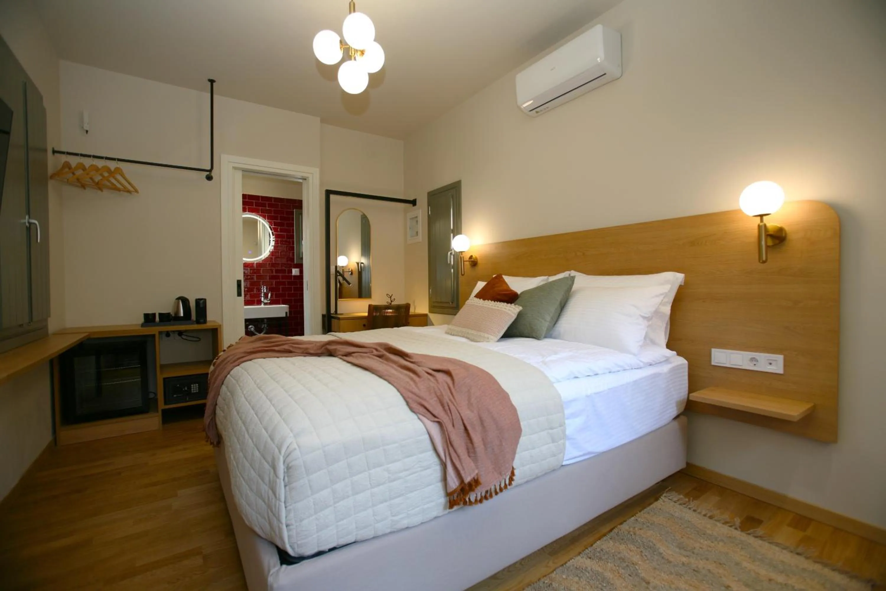 Bed in Living Yard Acropolis