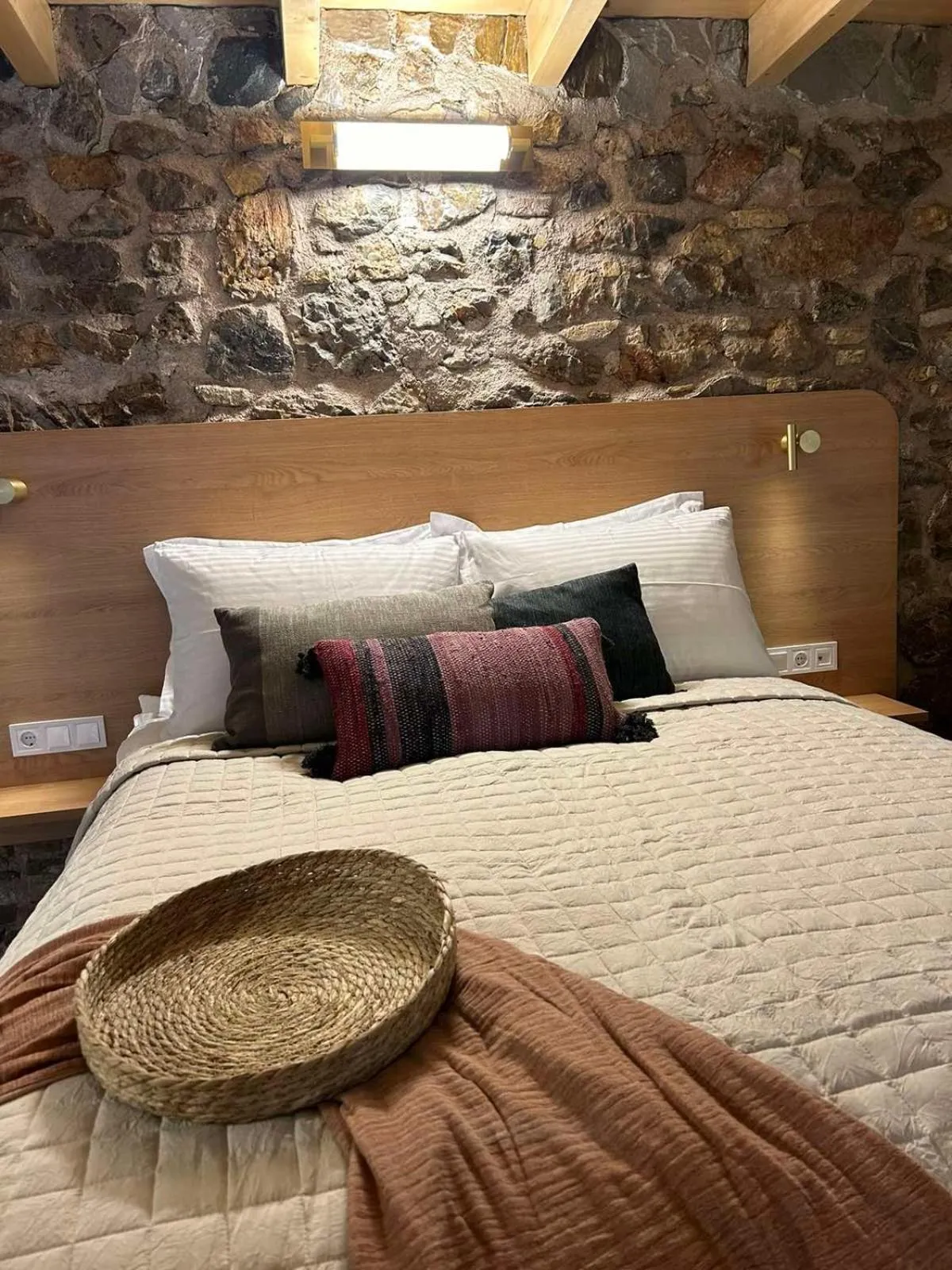 Bed in Living Yard Acropolis