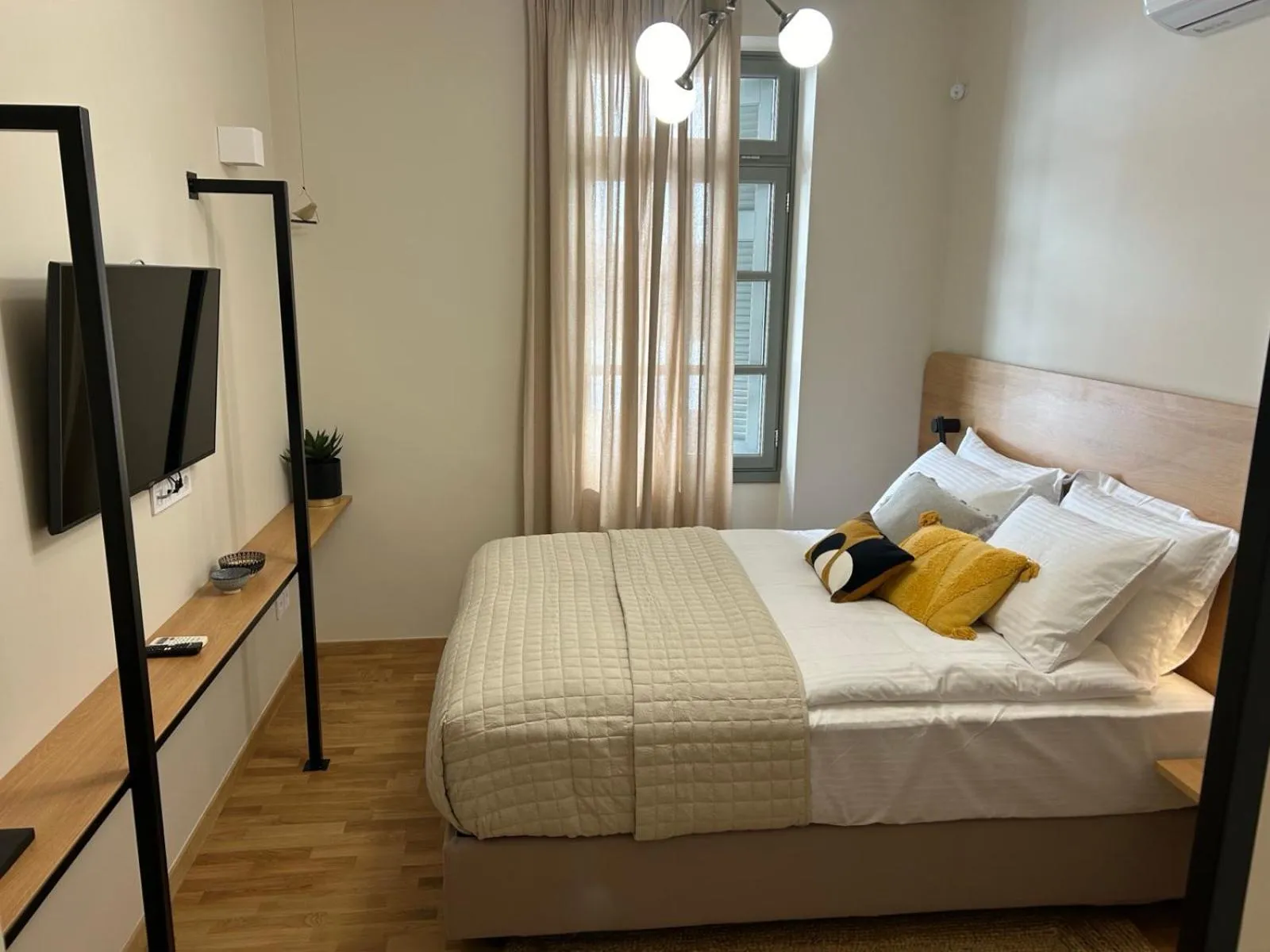 Bed in Living Yard Acropolis