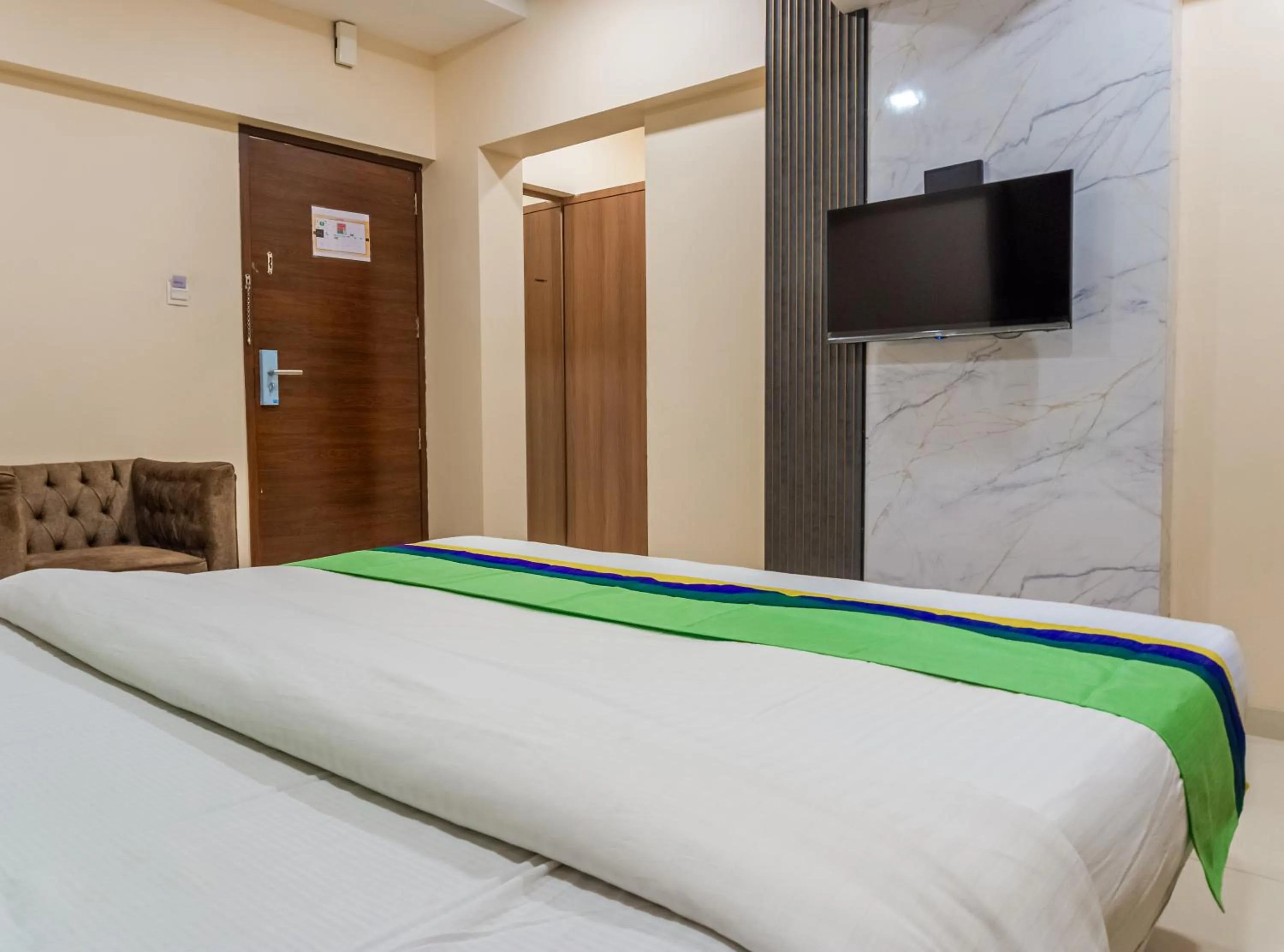 Bedroom, Bed in Treebo Blossom - Viman Nagar