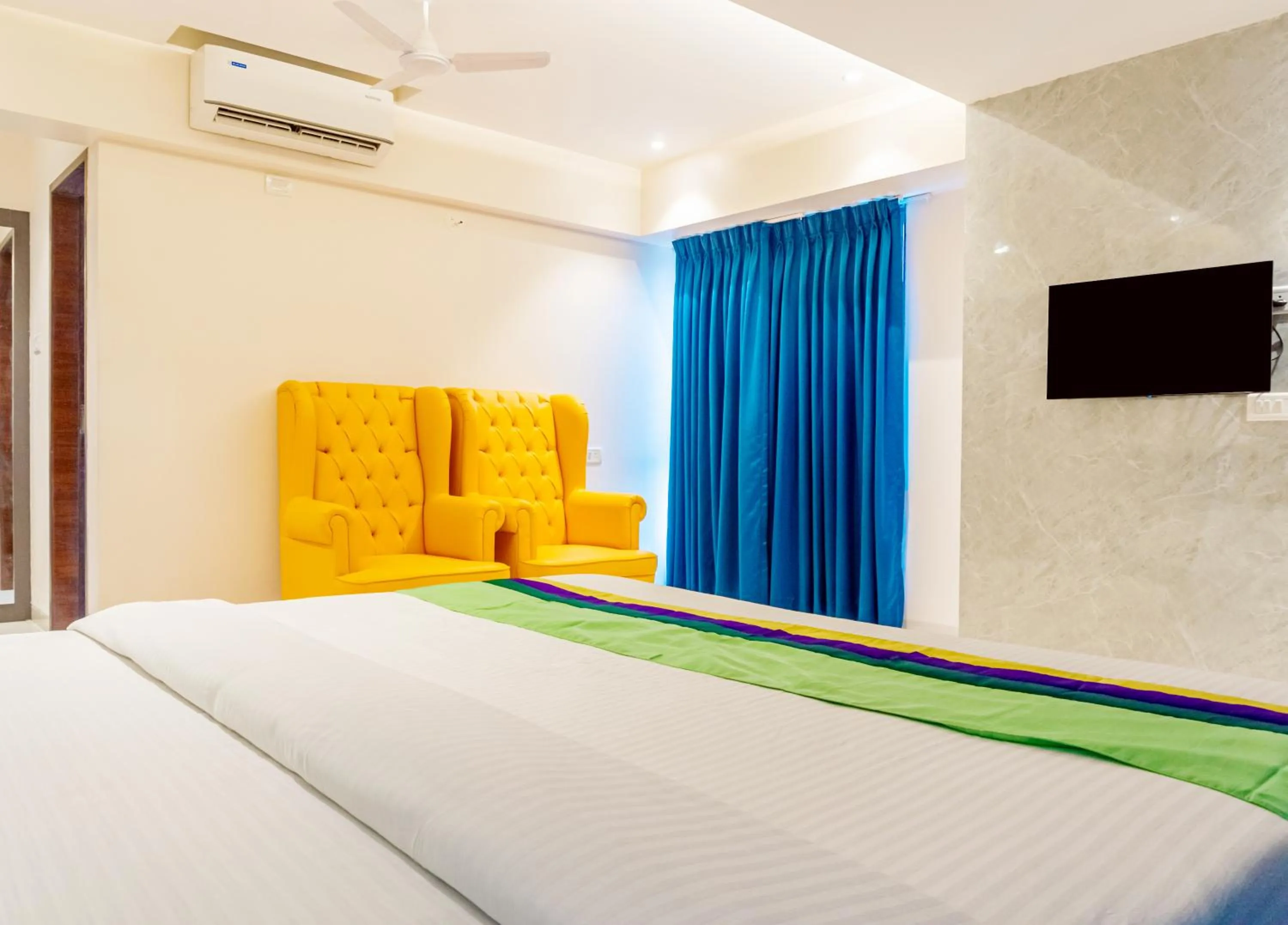 Bedroom, Bed in Treebo Blossom - Viman Nagar