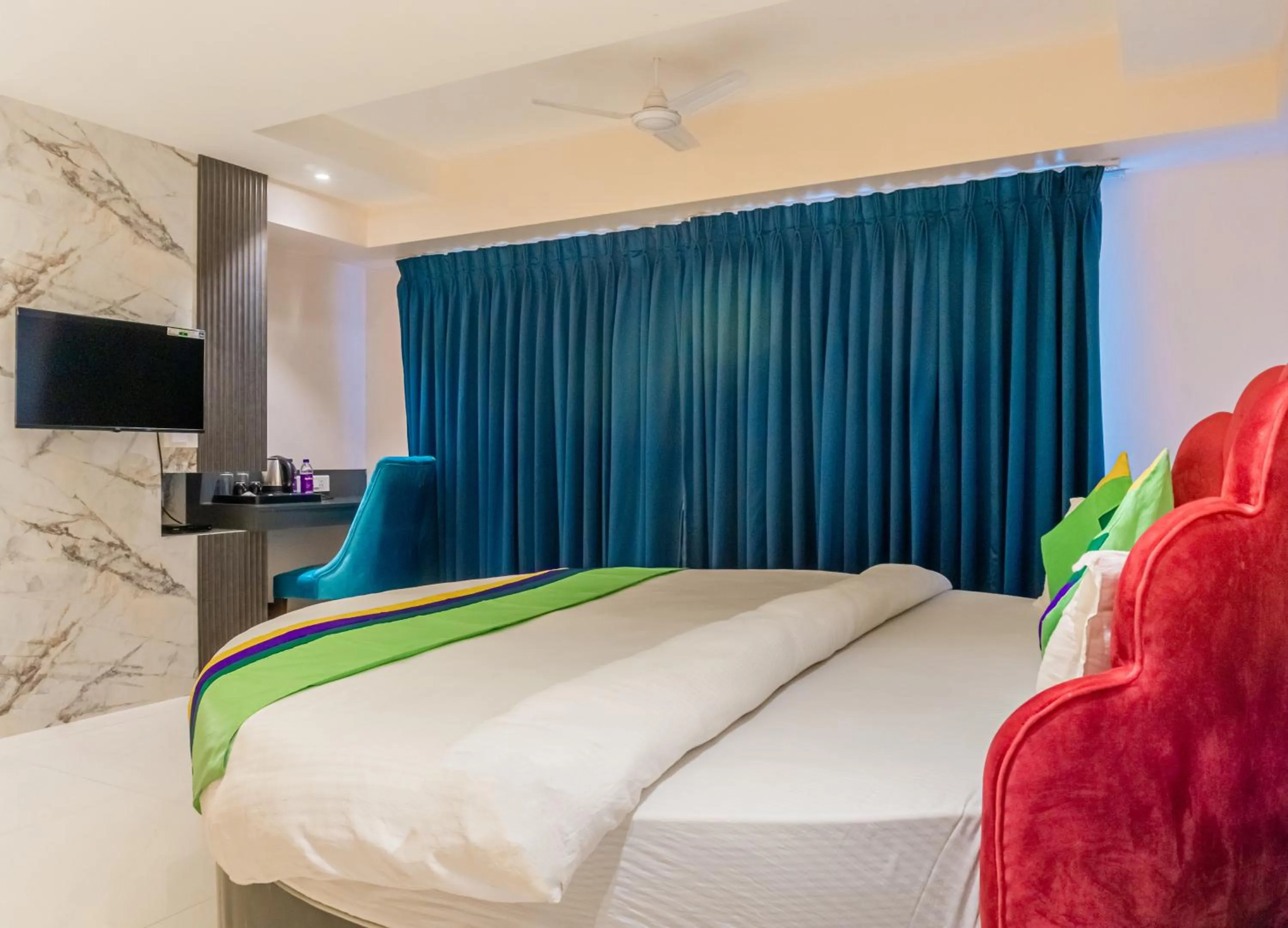 Bedroom, Bed in Treebo Blossom - Viman Nagar