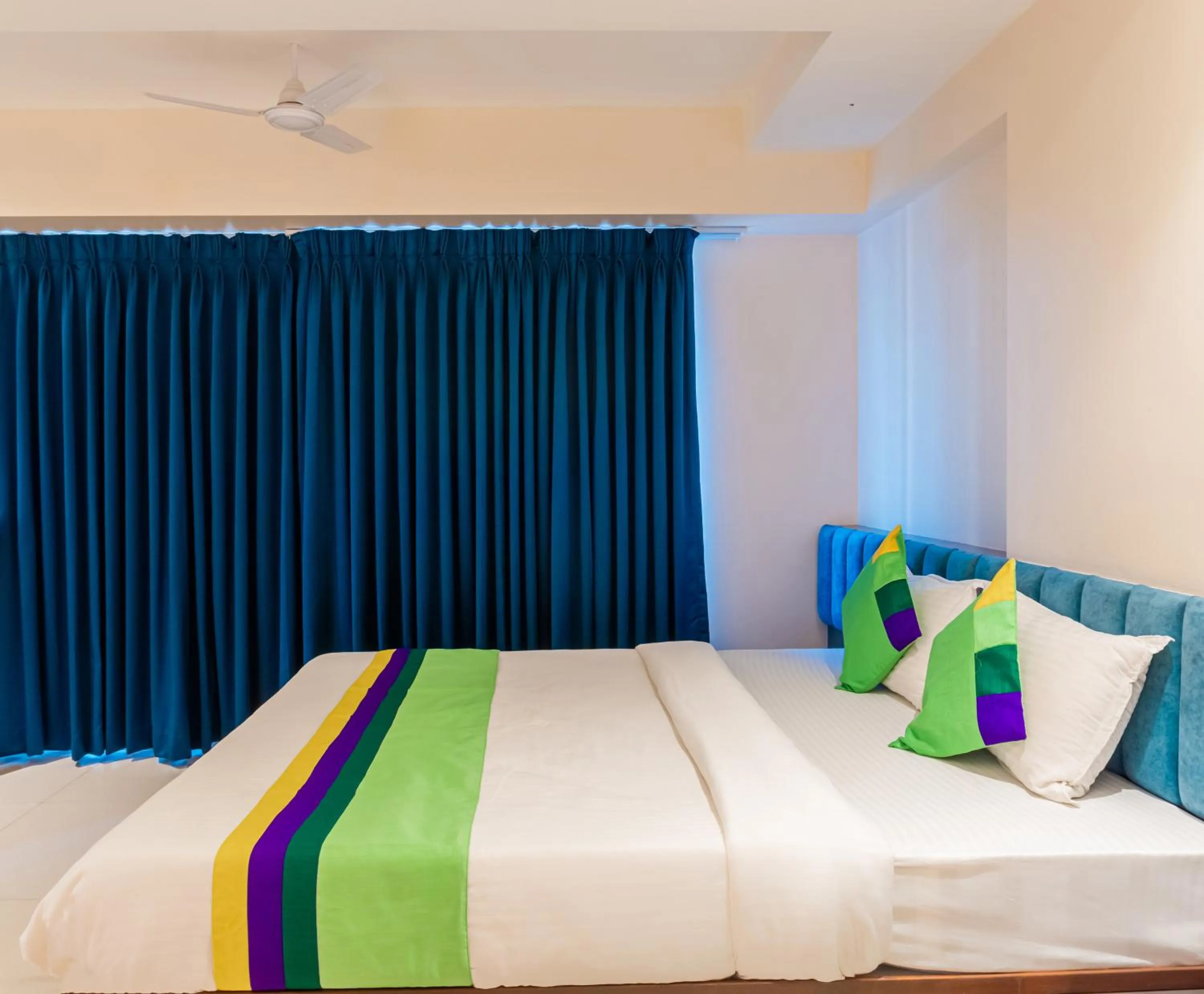 Bedroom, Bed in Treebo Blossom - Viman Nagar