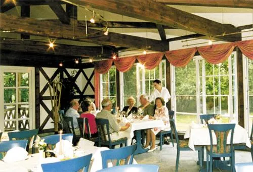 Restaurant/places to eat in Hotel am Spreebogen