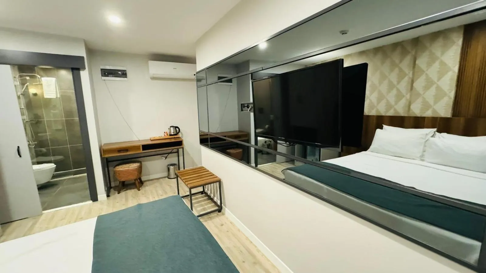 TV and multimedia in Le Port Karaköy