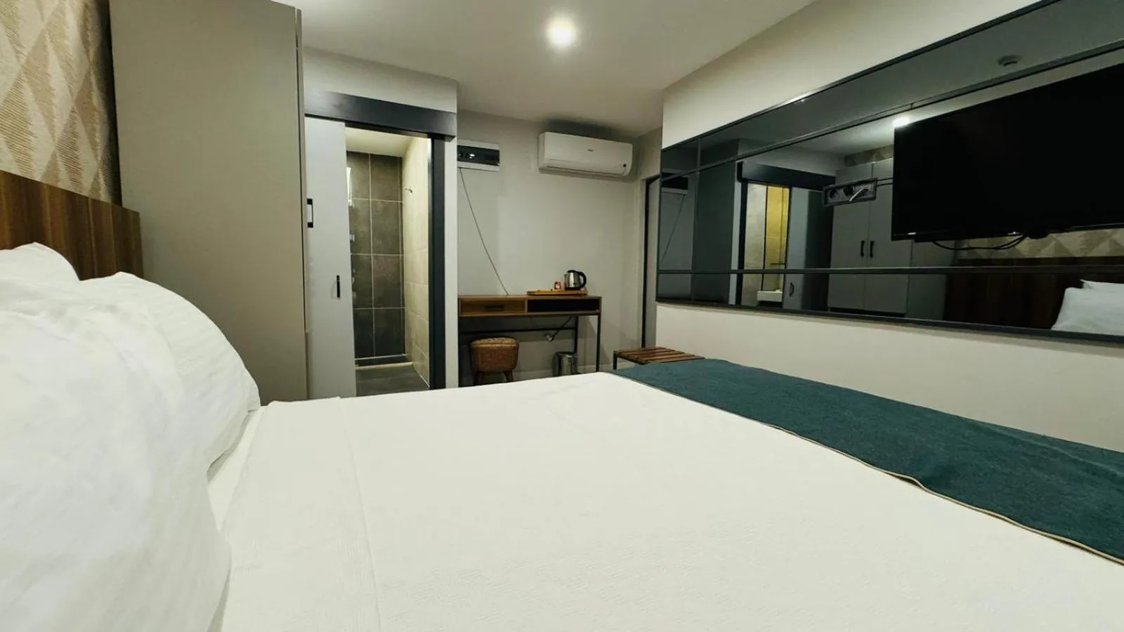 TV and multimedia in Le Port Karaköy